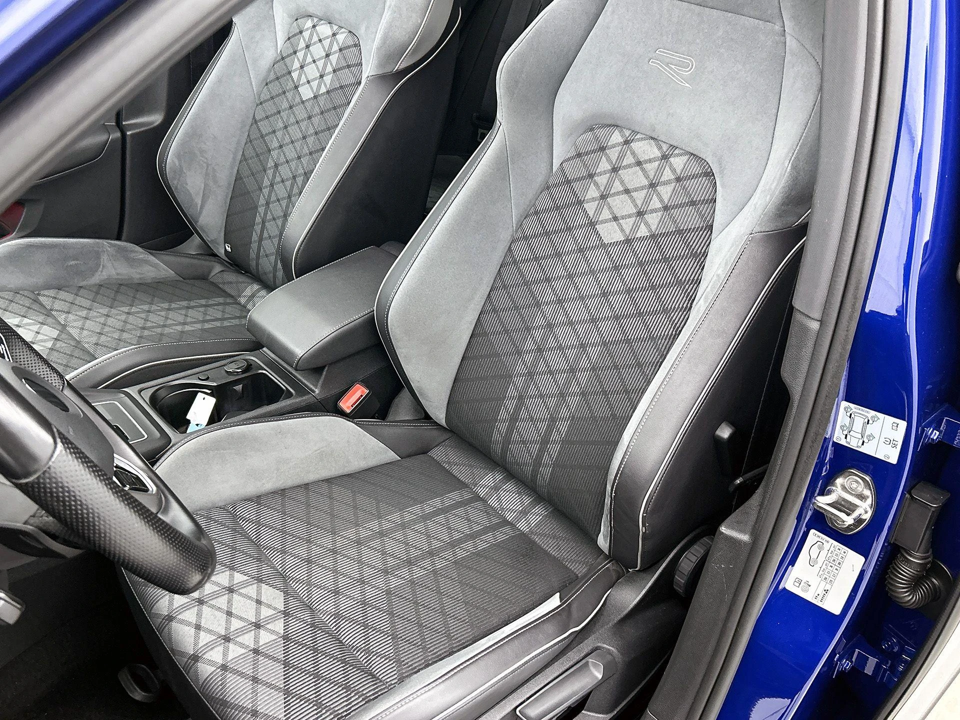 Volkswagen-Golf-image-10