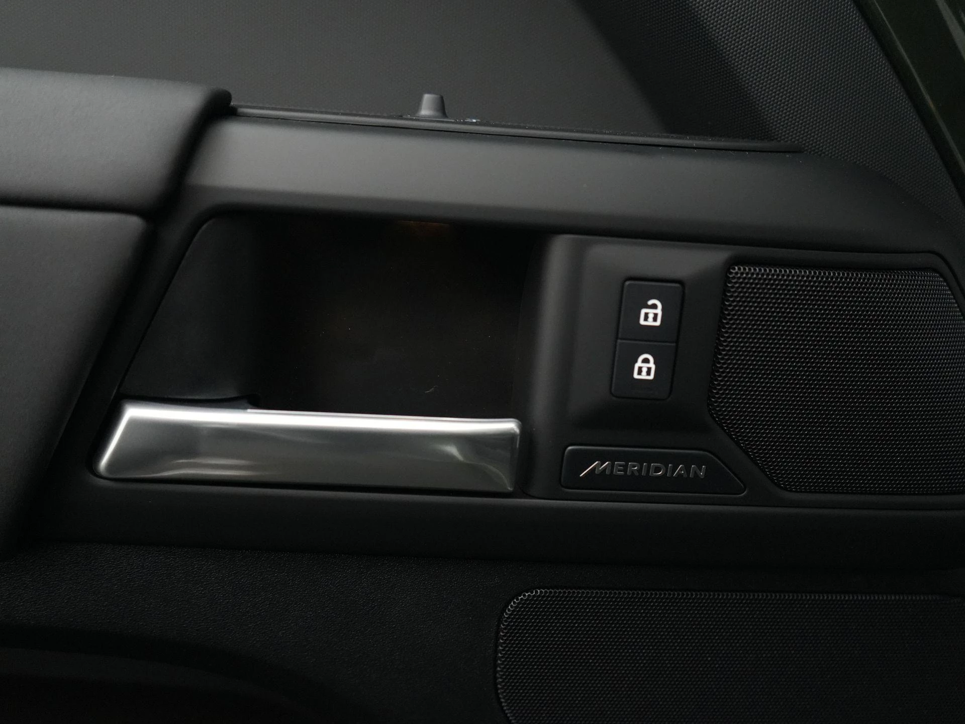 Land Rover-Defender-image-35