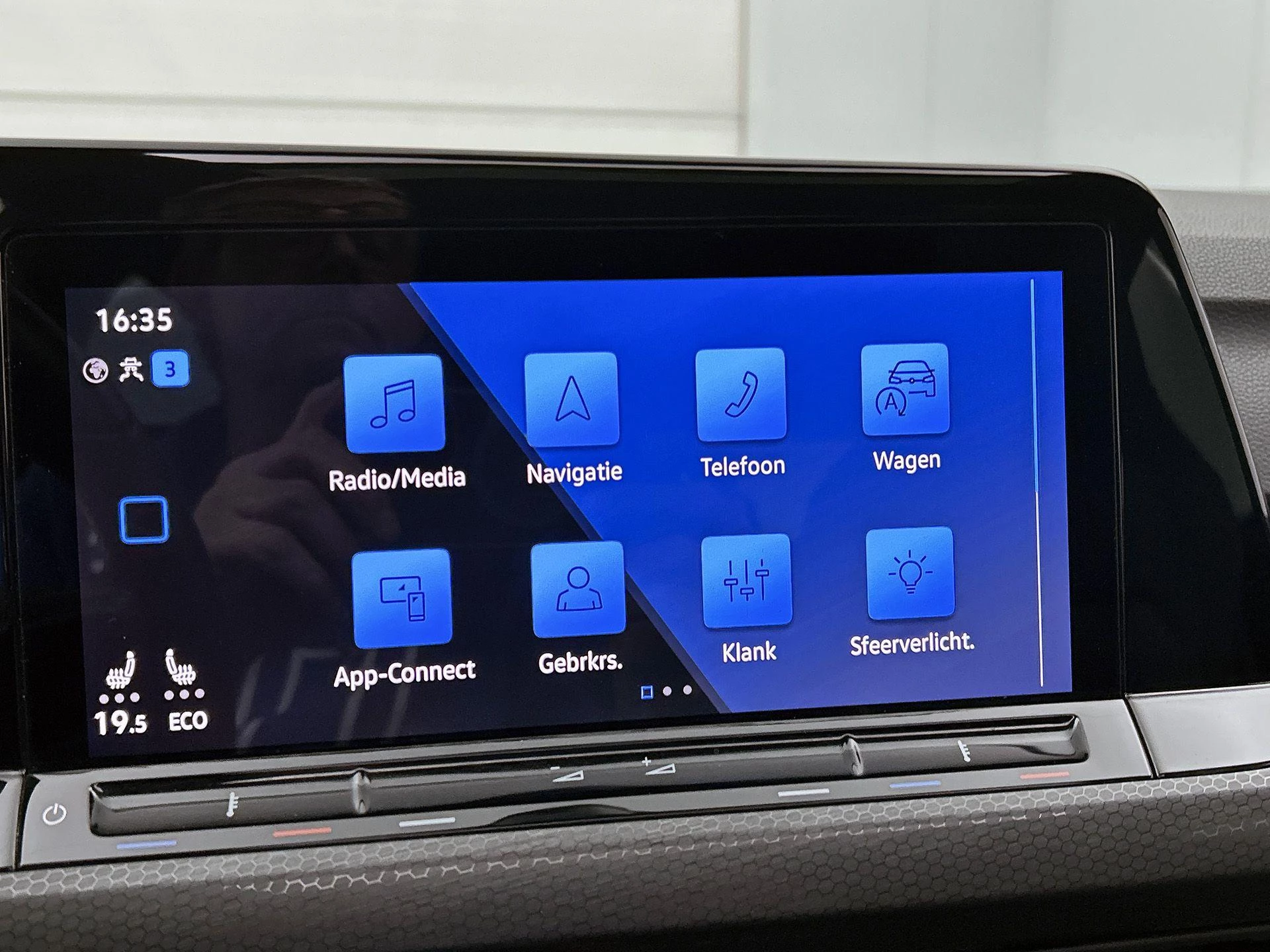 Volkswagen-Golf-image-12