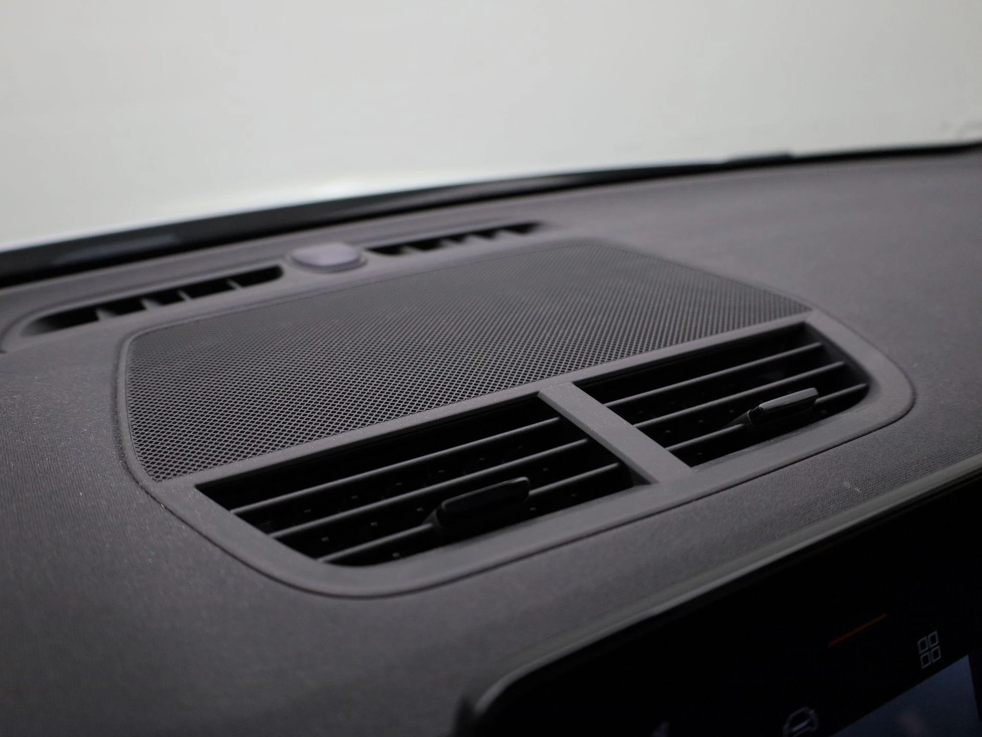 Polestar-2-image-29