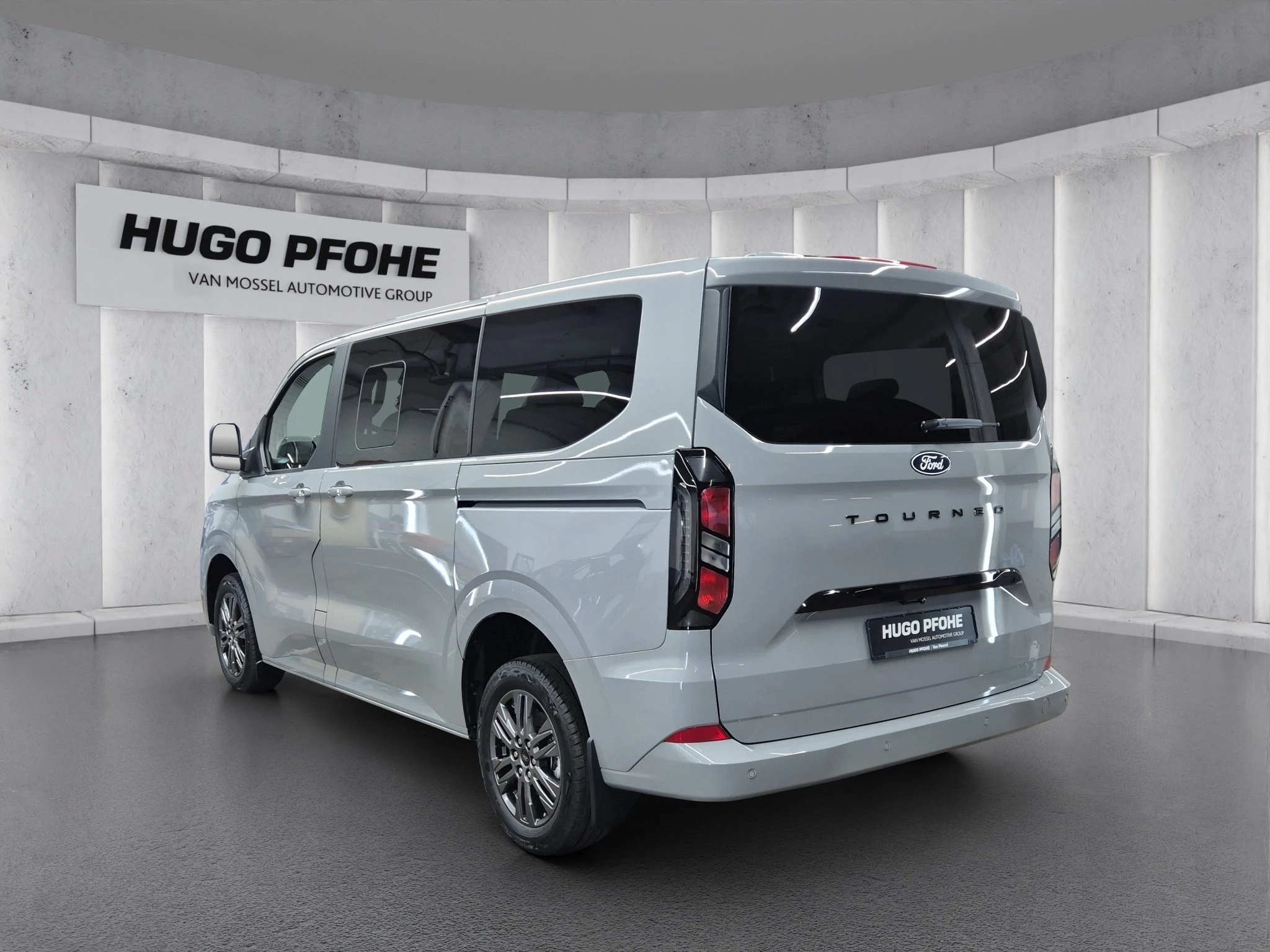 Ford Tourneo Custom Titanium 2.0 EcoBlue 125kW 320 L1 Auto FWD Van. 4-türig