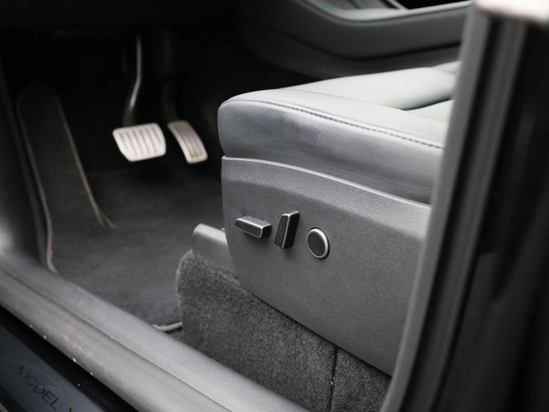 Tesla-Model Y-image-34