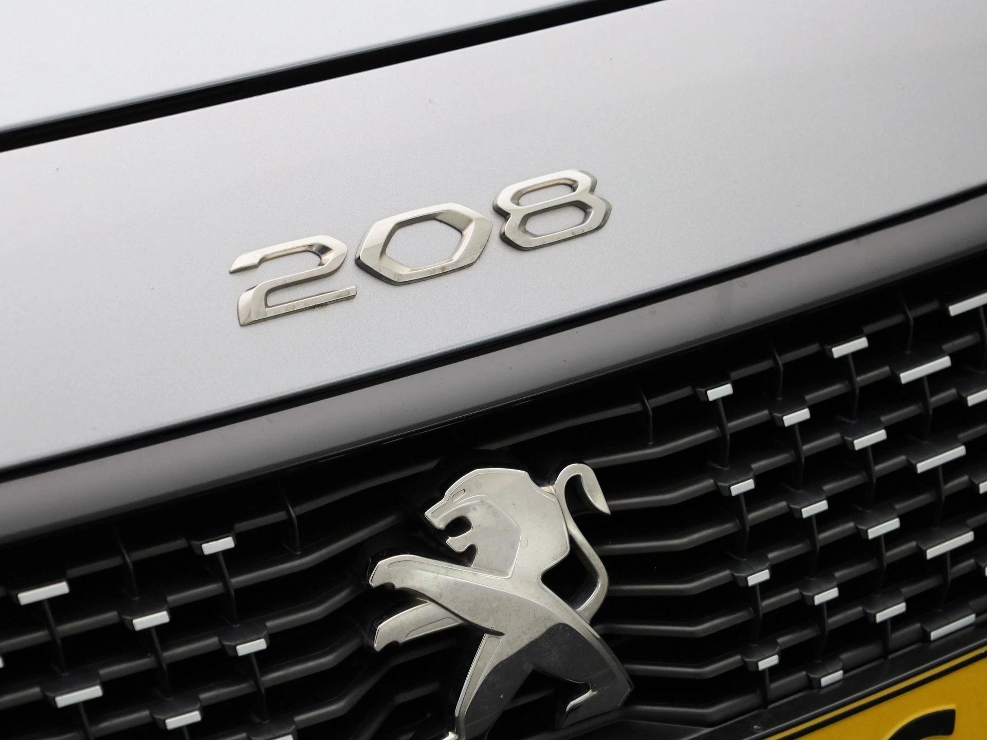 Peugeot-e-208-image-32