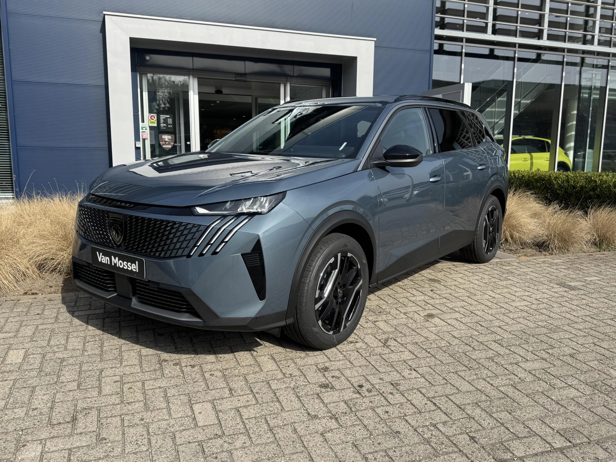 Peugeot-e-5008-image-2