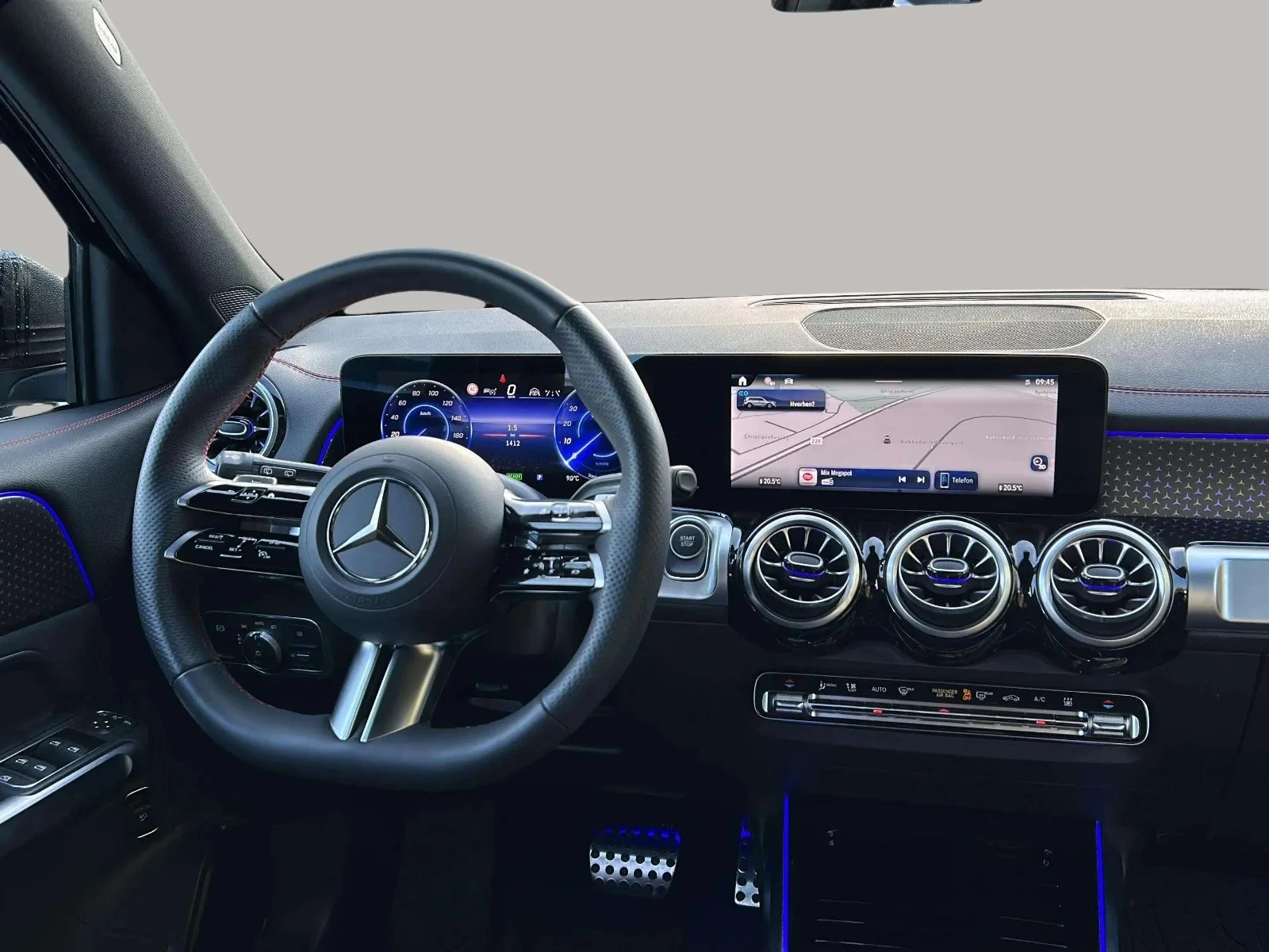 Mercedes-Benz-EQB-image-12