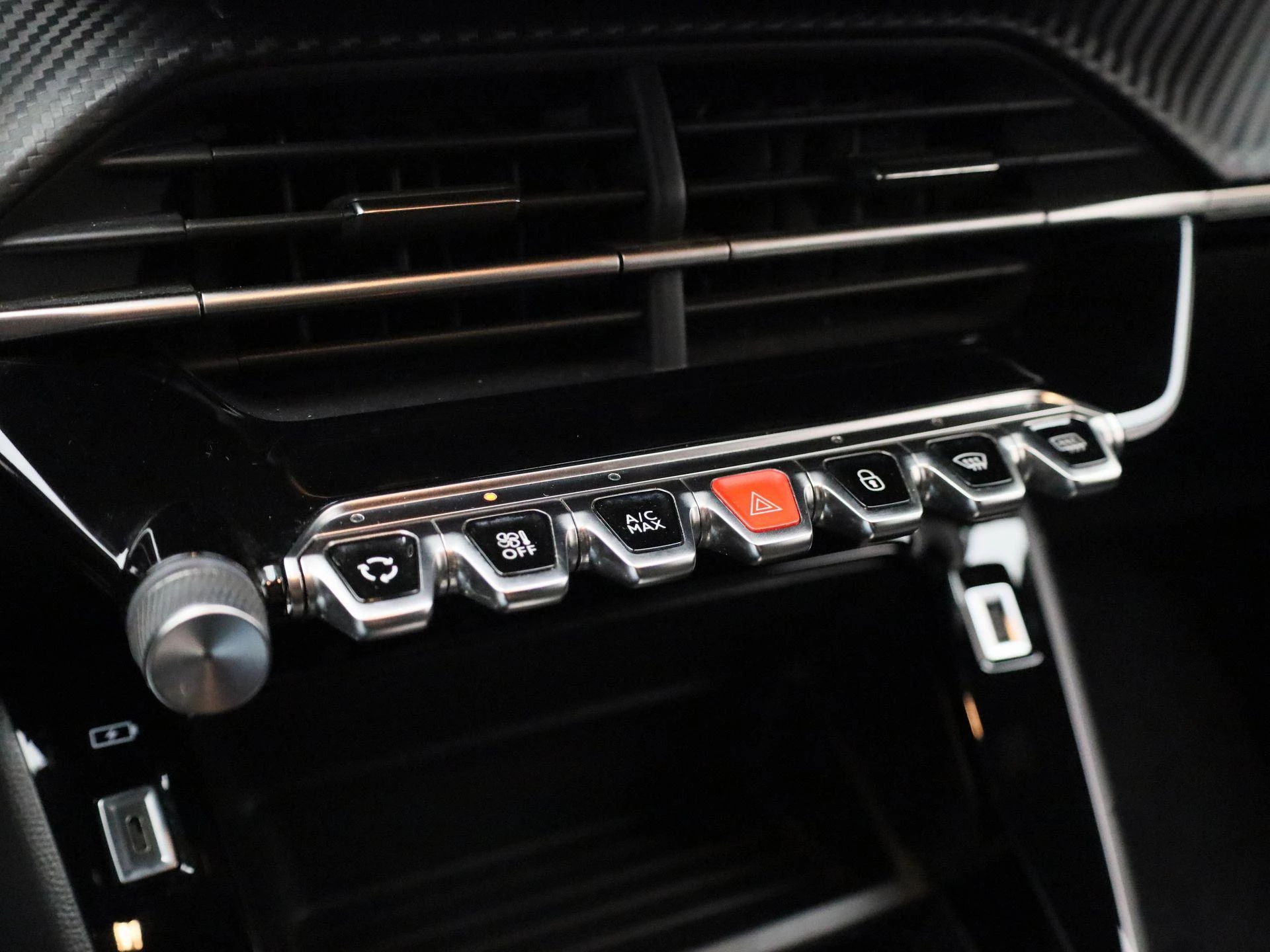 Peugeot-e-2008-image-24