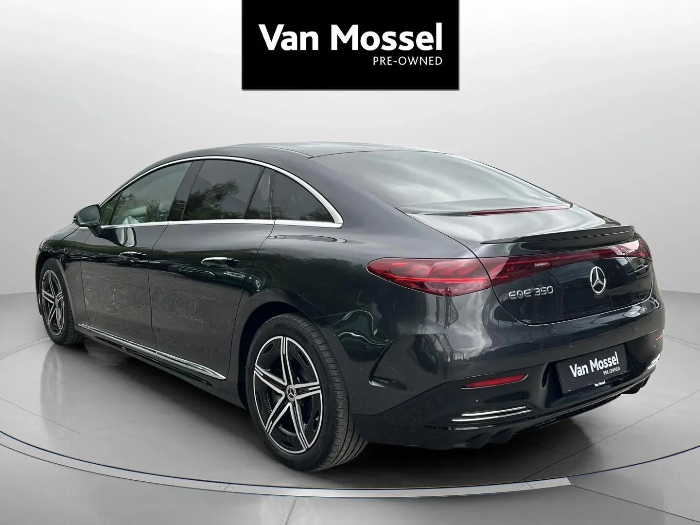 Mercedes-Benz-EQE-image-6