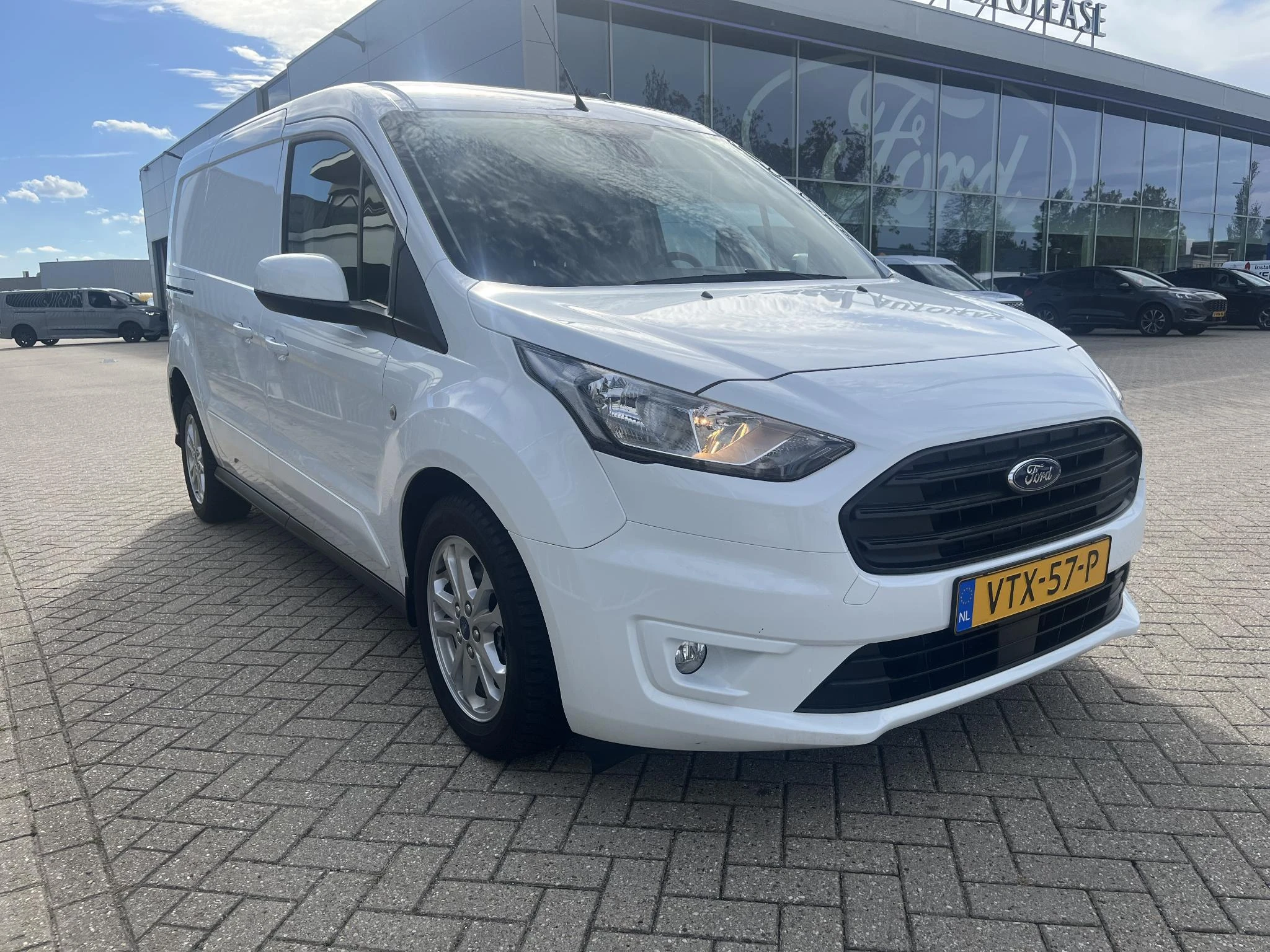 Ford-Transit Connect-image-2