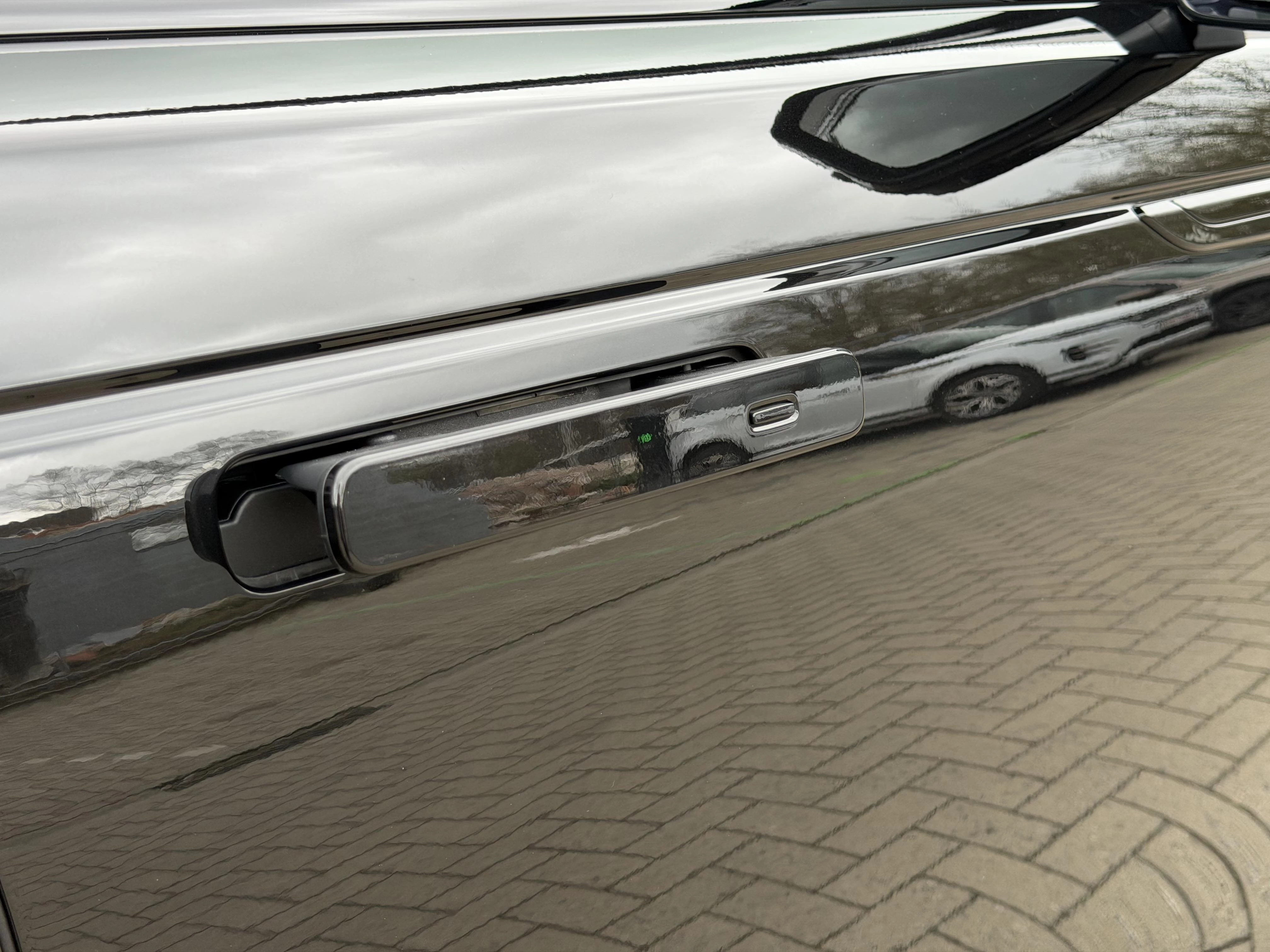 Land Rover Range Rover Velar P400e Dynamic SE AWD Auto. 26.5MY