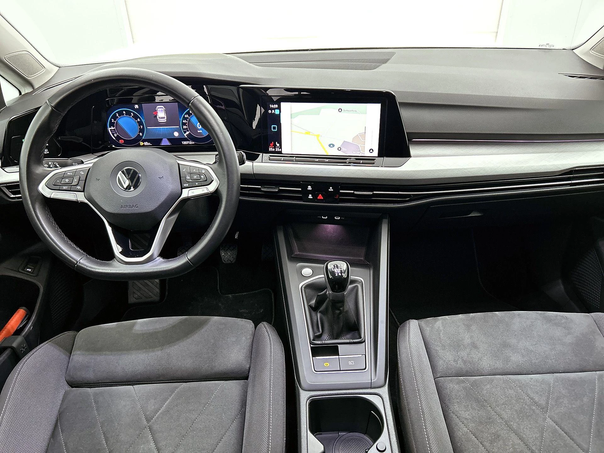 Volkswagen-Golf-image-23