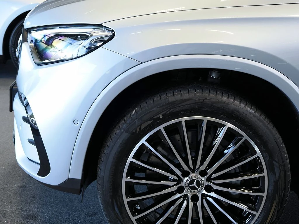 Mercedes-Benz-GLC 300 de-image-3