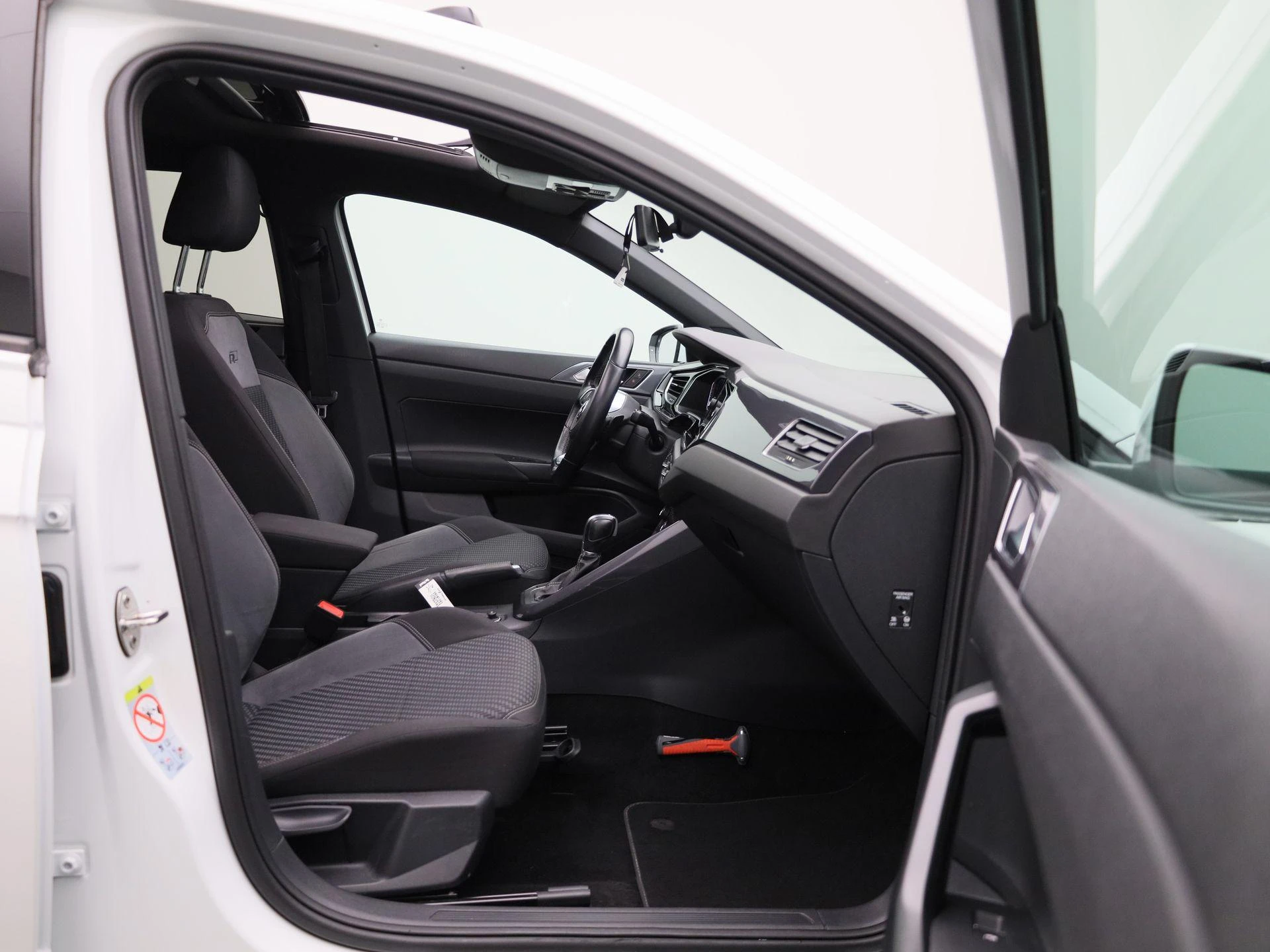 Volkswagen-Polo-image-38