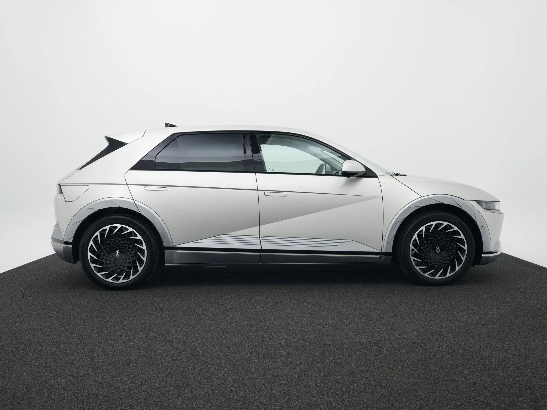 Hyundai-IONIQ 5-image-5