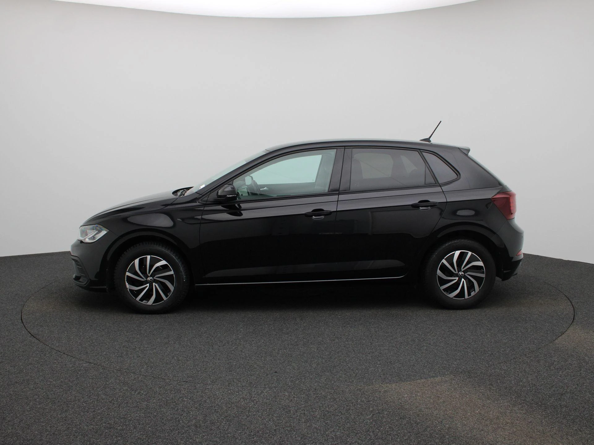 Volkswagen-Polo-image-3