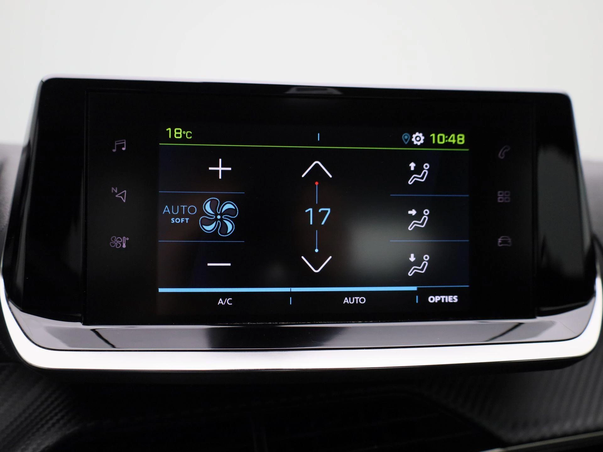Peugeot-e-208-image-28