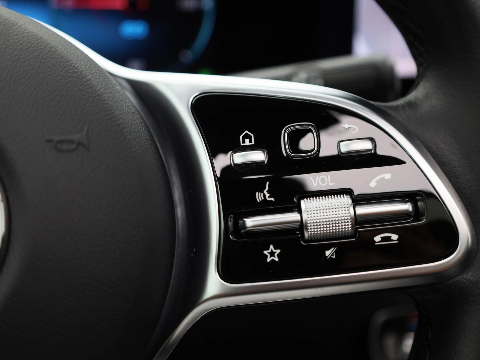 Mercedes-Benz-EQA-image-21