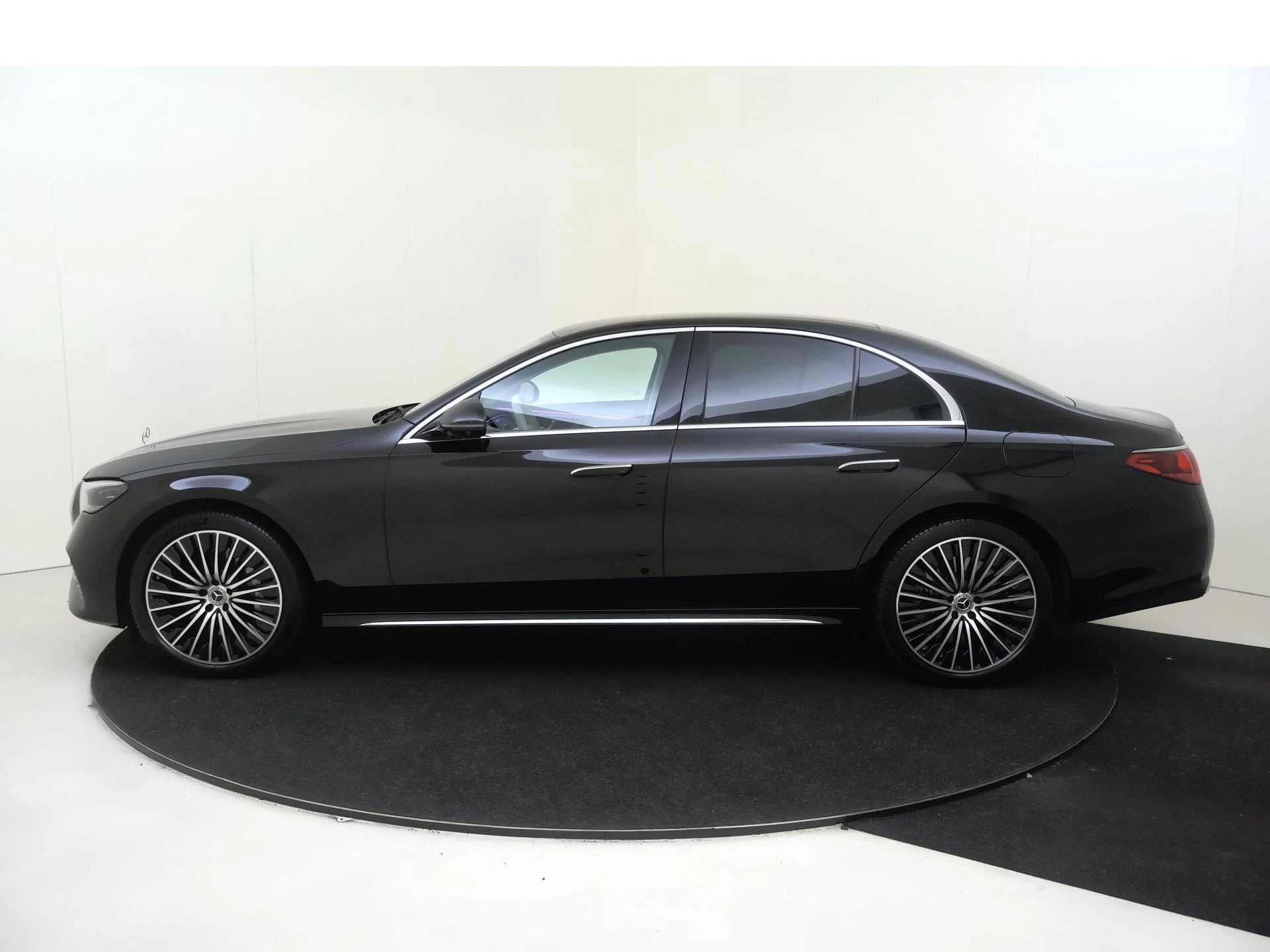 Mercedes-Benz-E-Klasse-image-7