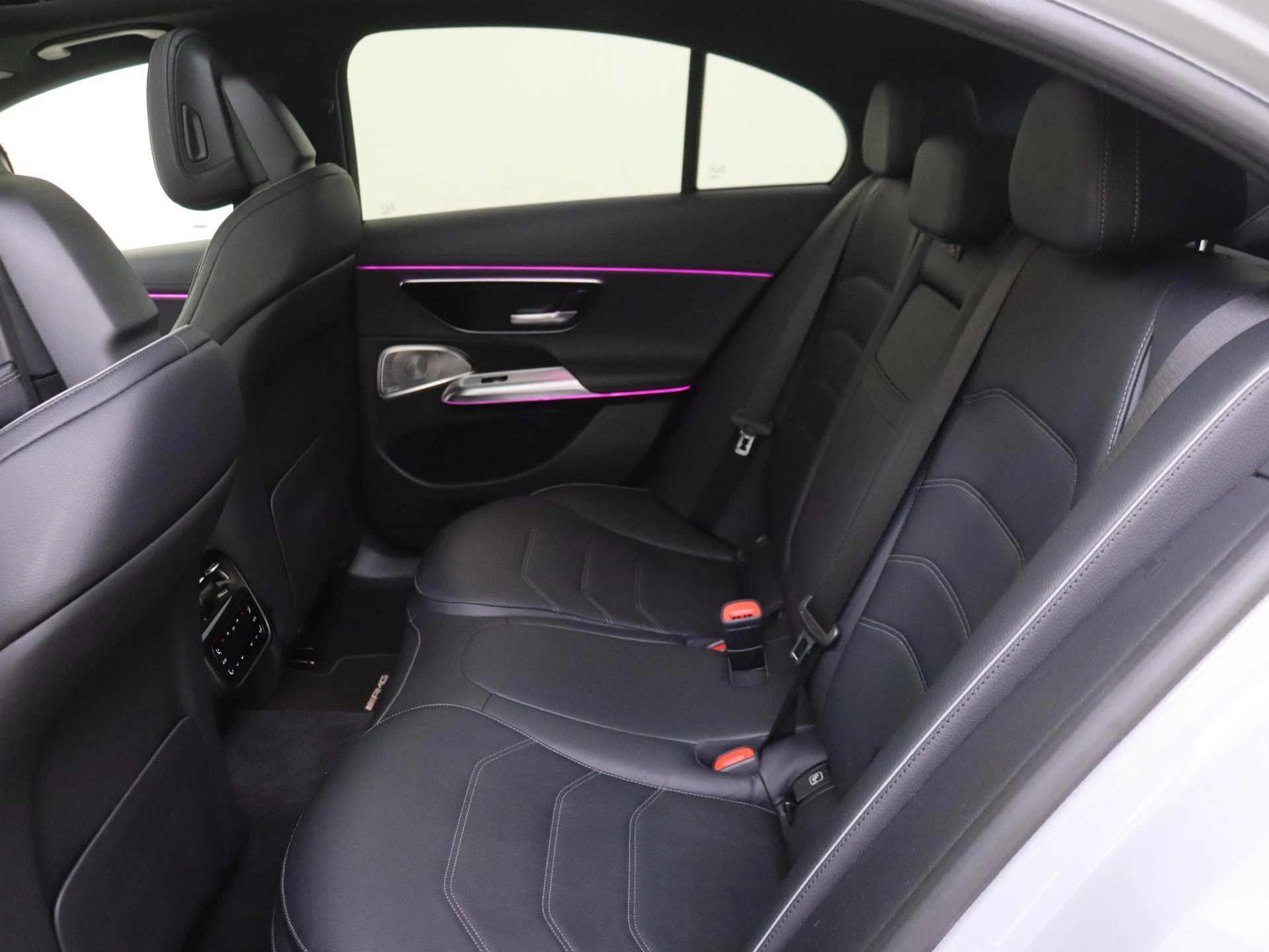 Mercedes-Benz-E-Klasse-image-10