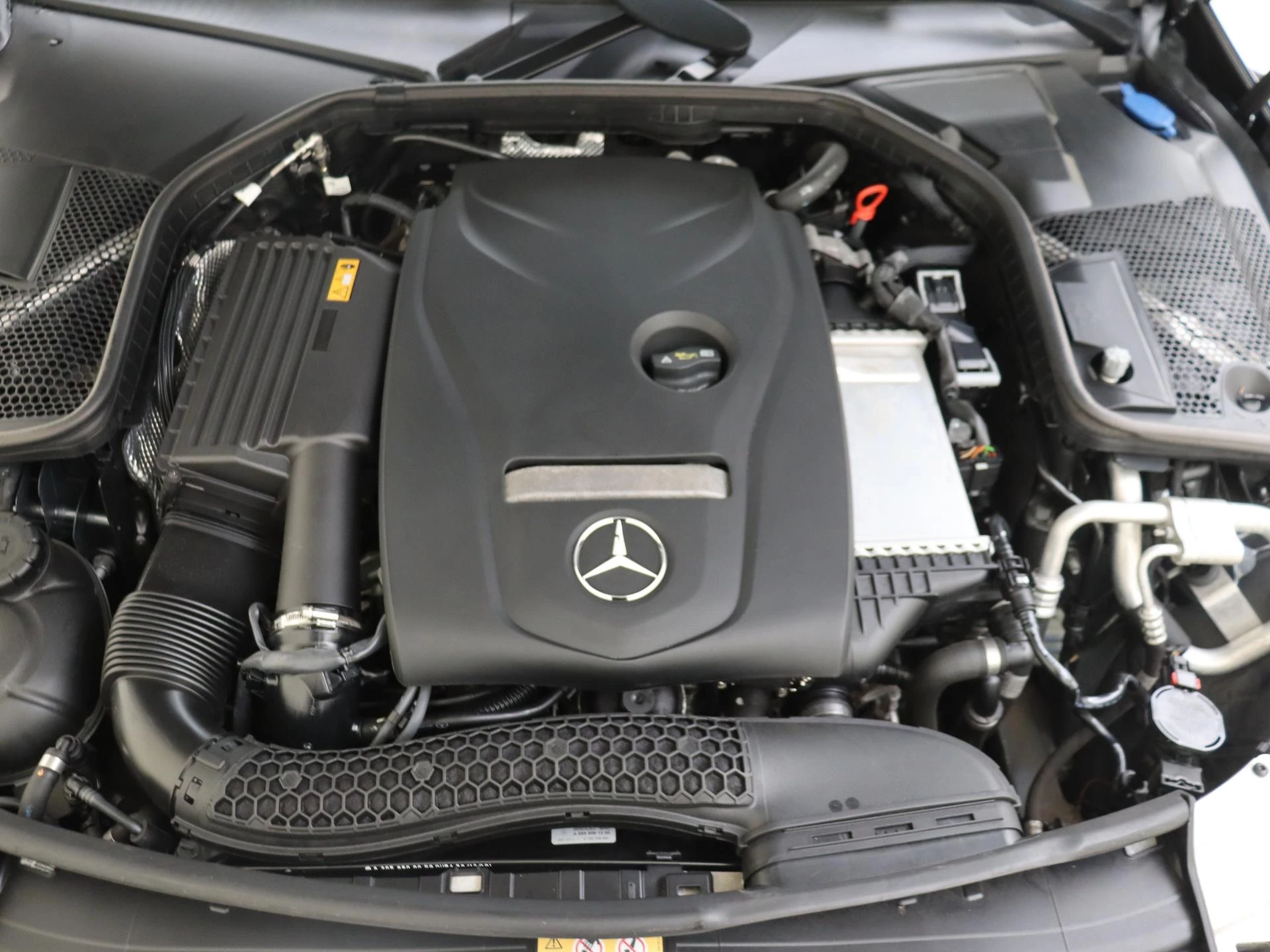 Mercedes-Benz-C-Klasse-image-6