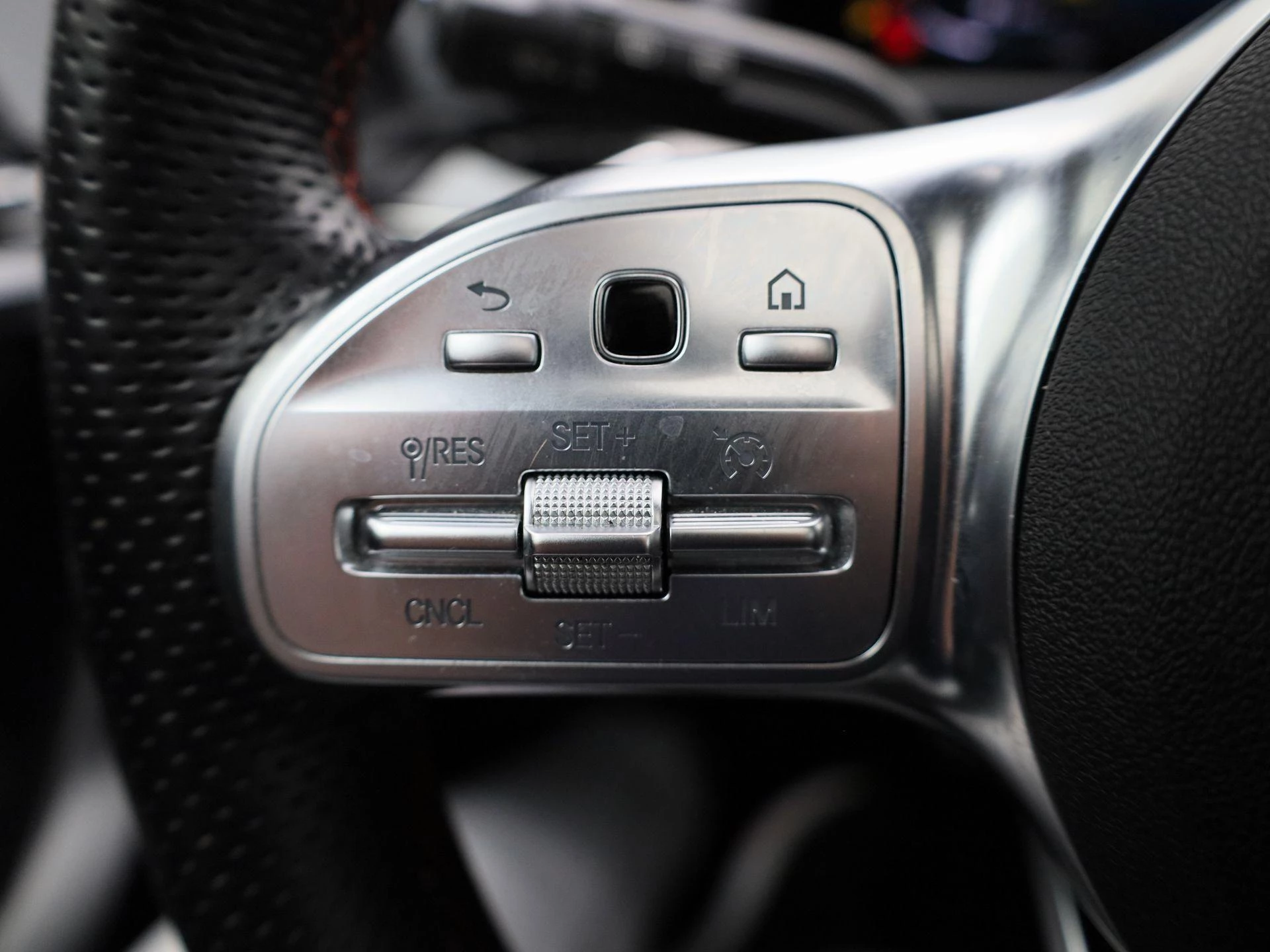 Mercedes-Benz A-Klasse 180 Aut. AMG Business Solution