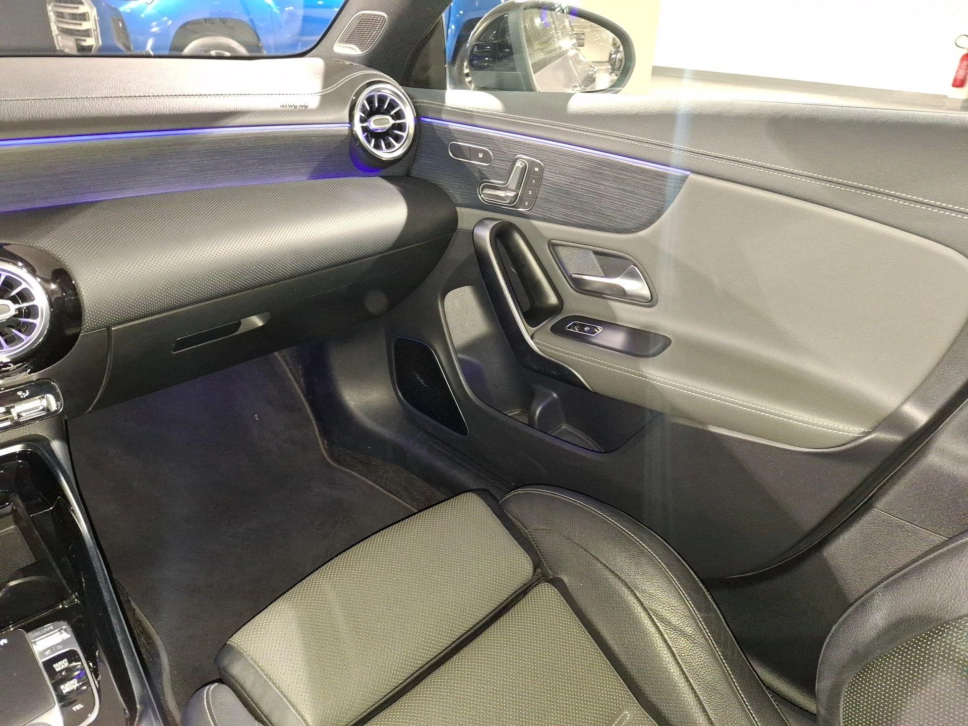 Mercedes-Benz-CLA-image-8