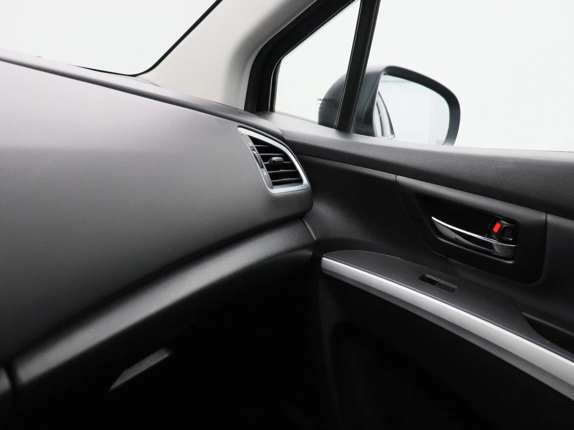 Suzuki-S-Cross-image-26