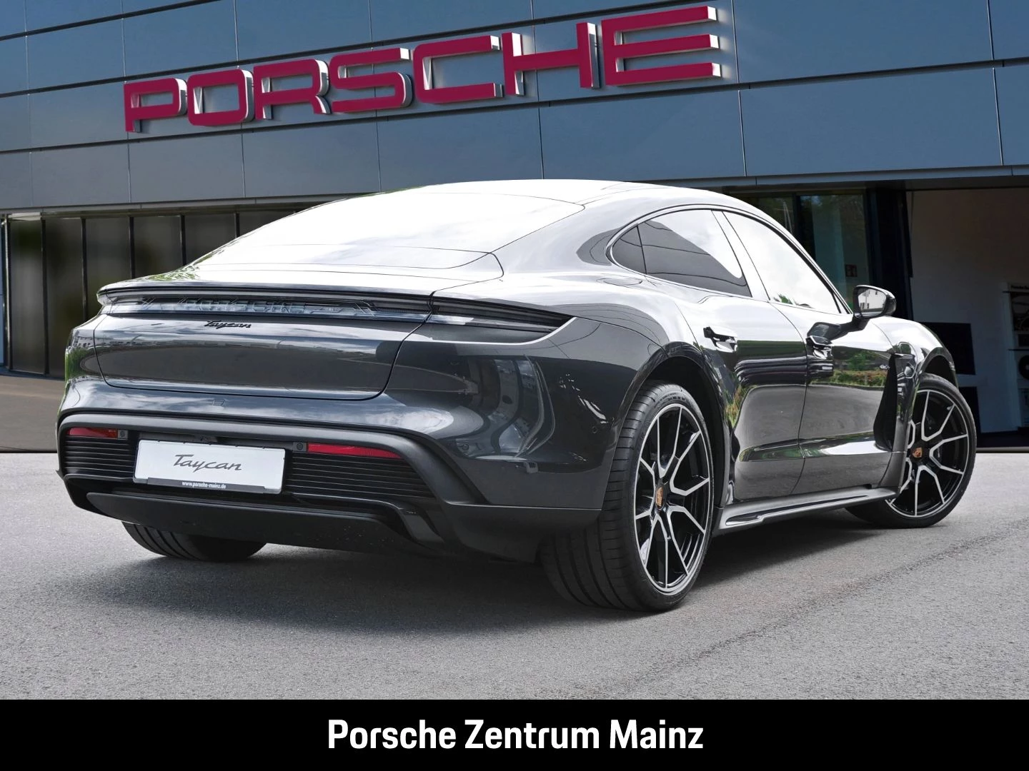 Porsche Taycan Black Edition InnoDrive HA-Lenkung HeadUp black edition