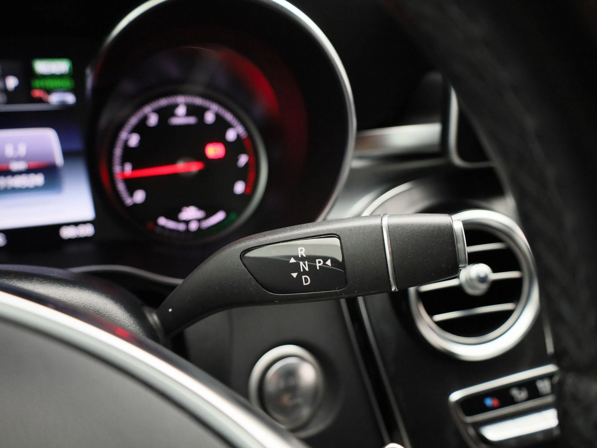 Mercedes-Benz-GLC-image-20