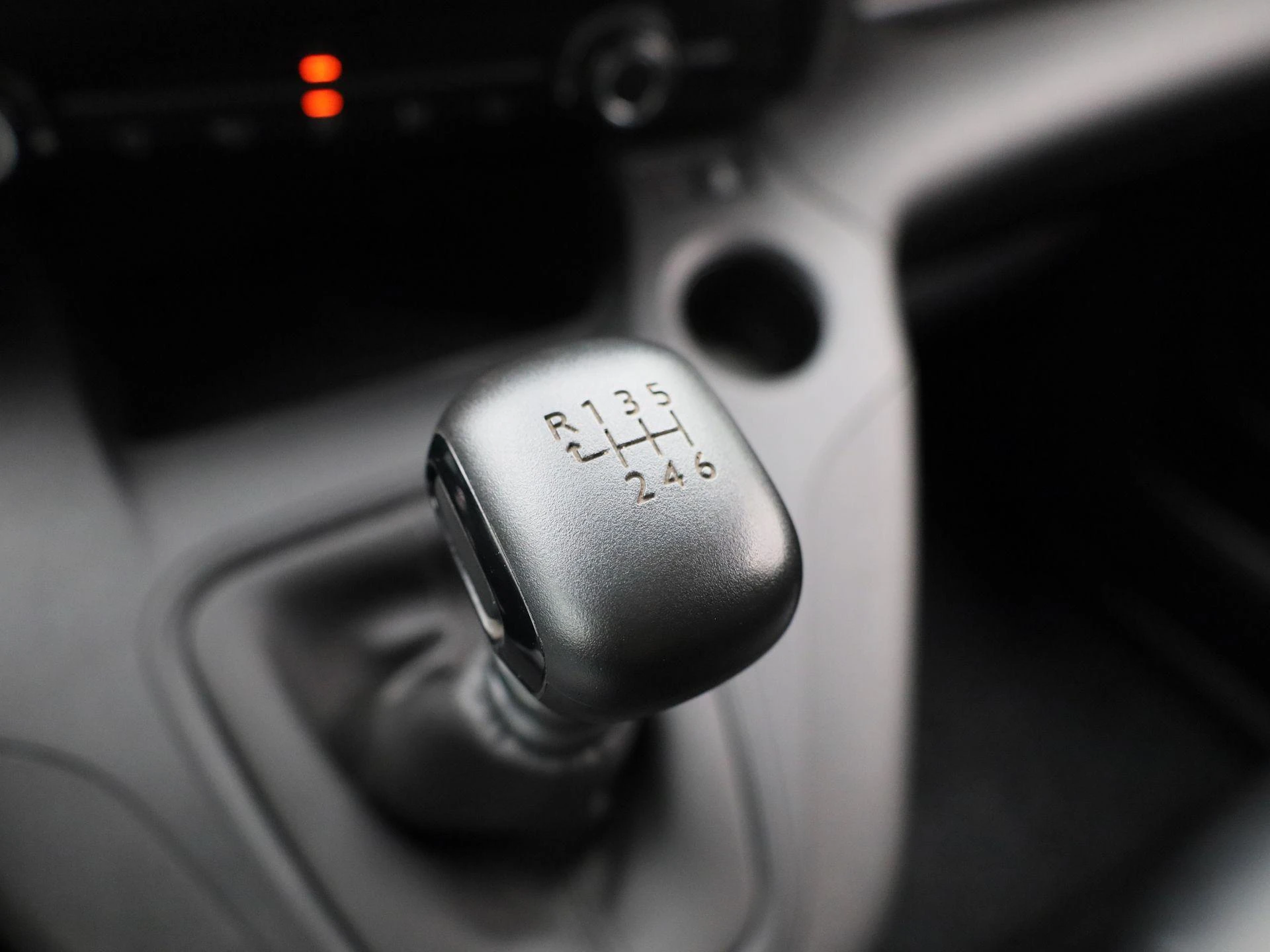 Opel-Combo Life-image-26