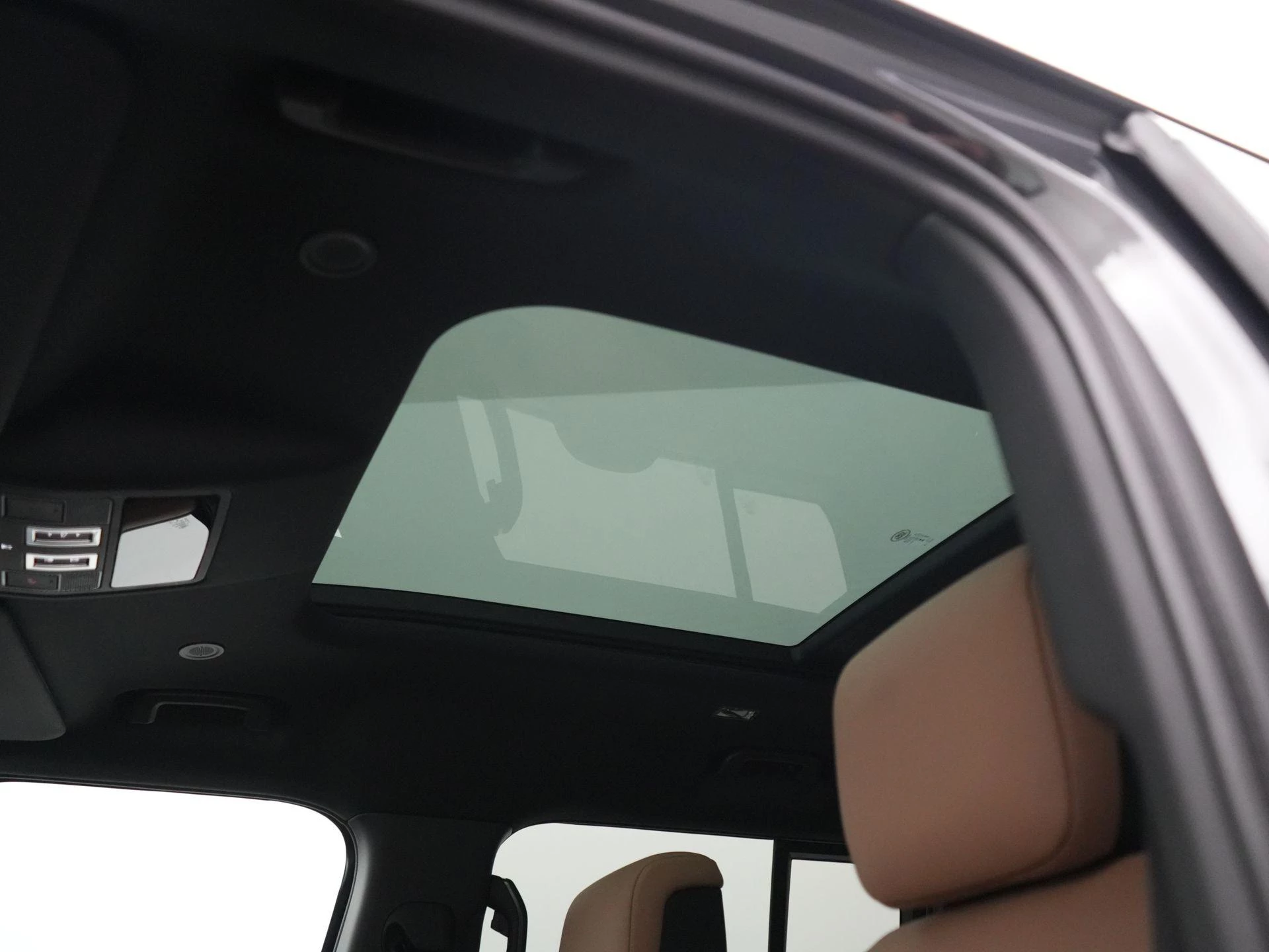 Land Rover Defender 2.0 P300e 110 HSE Dynamic Edition
