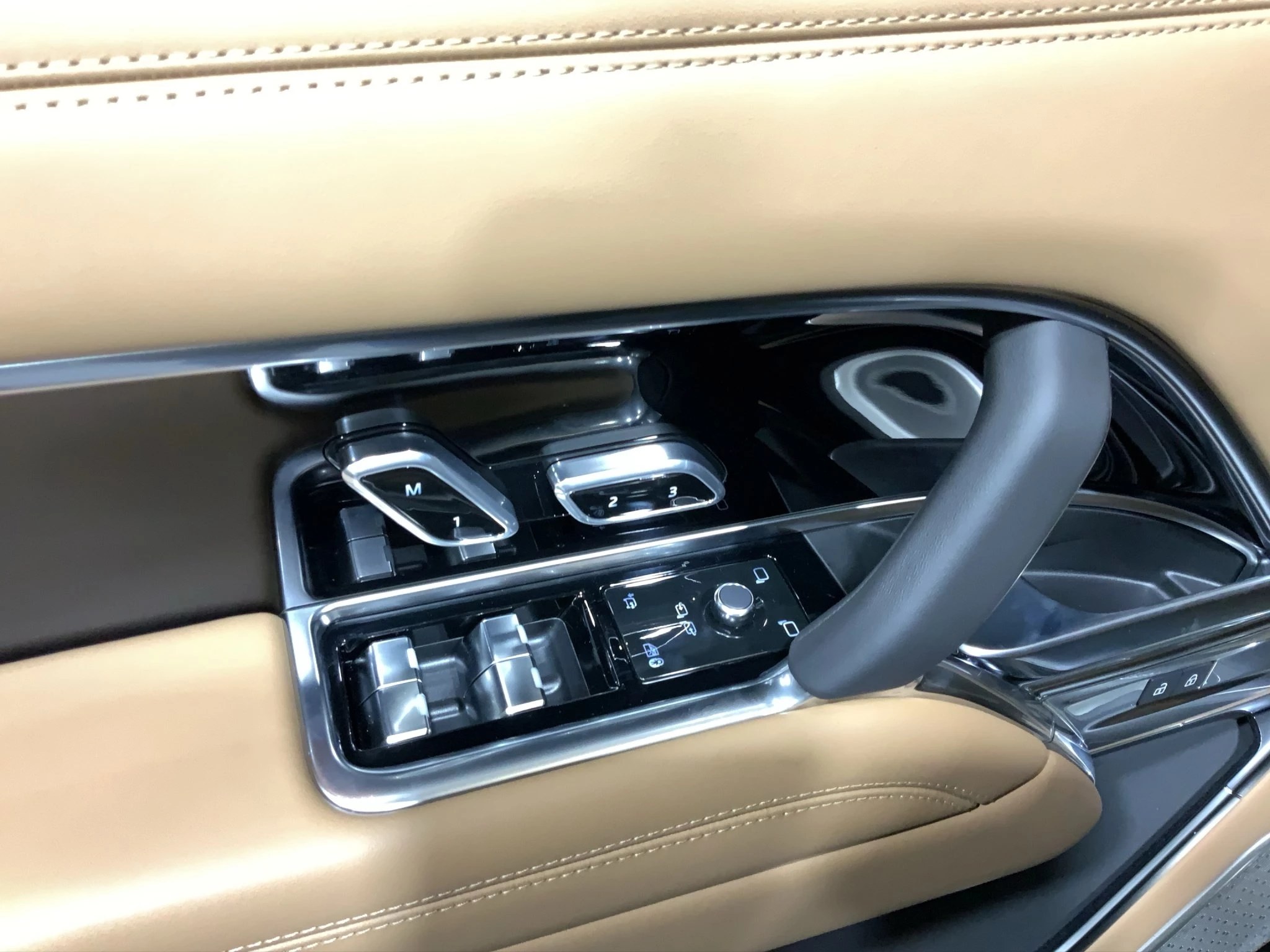Land Rover-Range Rover-image-15