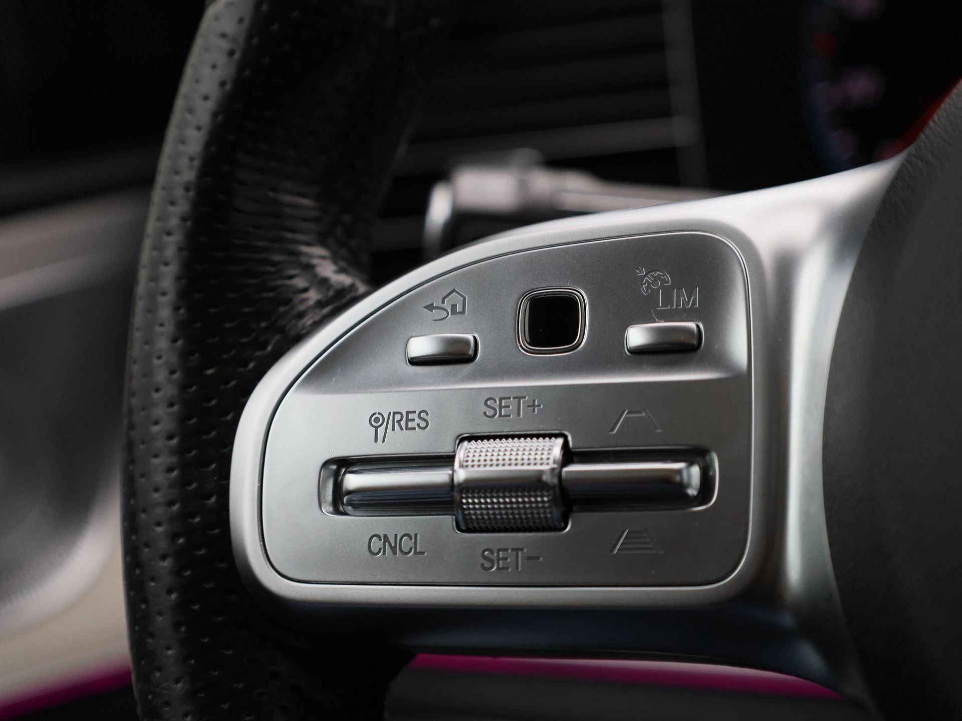 Mercedes-Benz-GLE-image-19