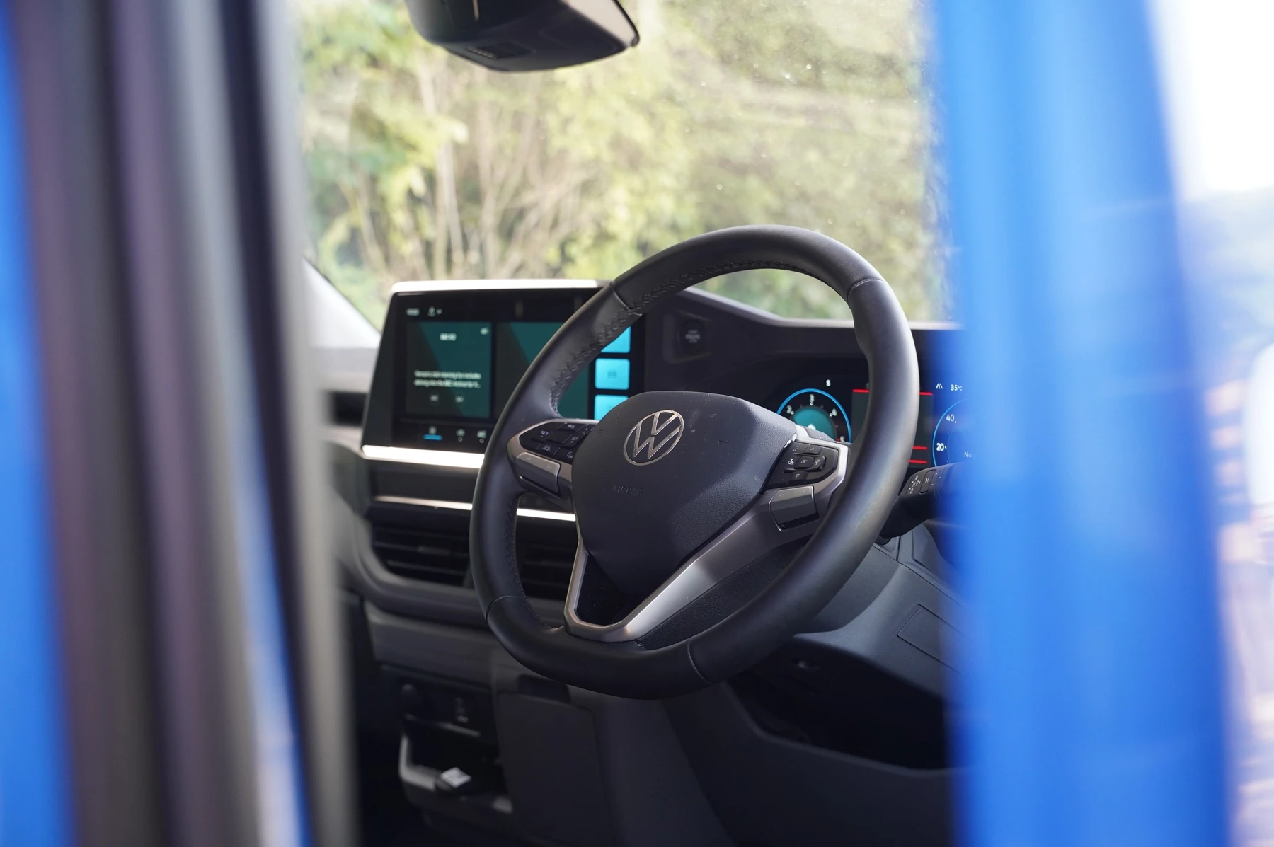 Volkswagen-Transporter-image-14