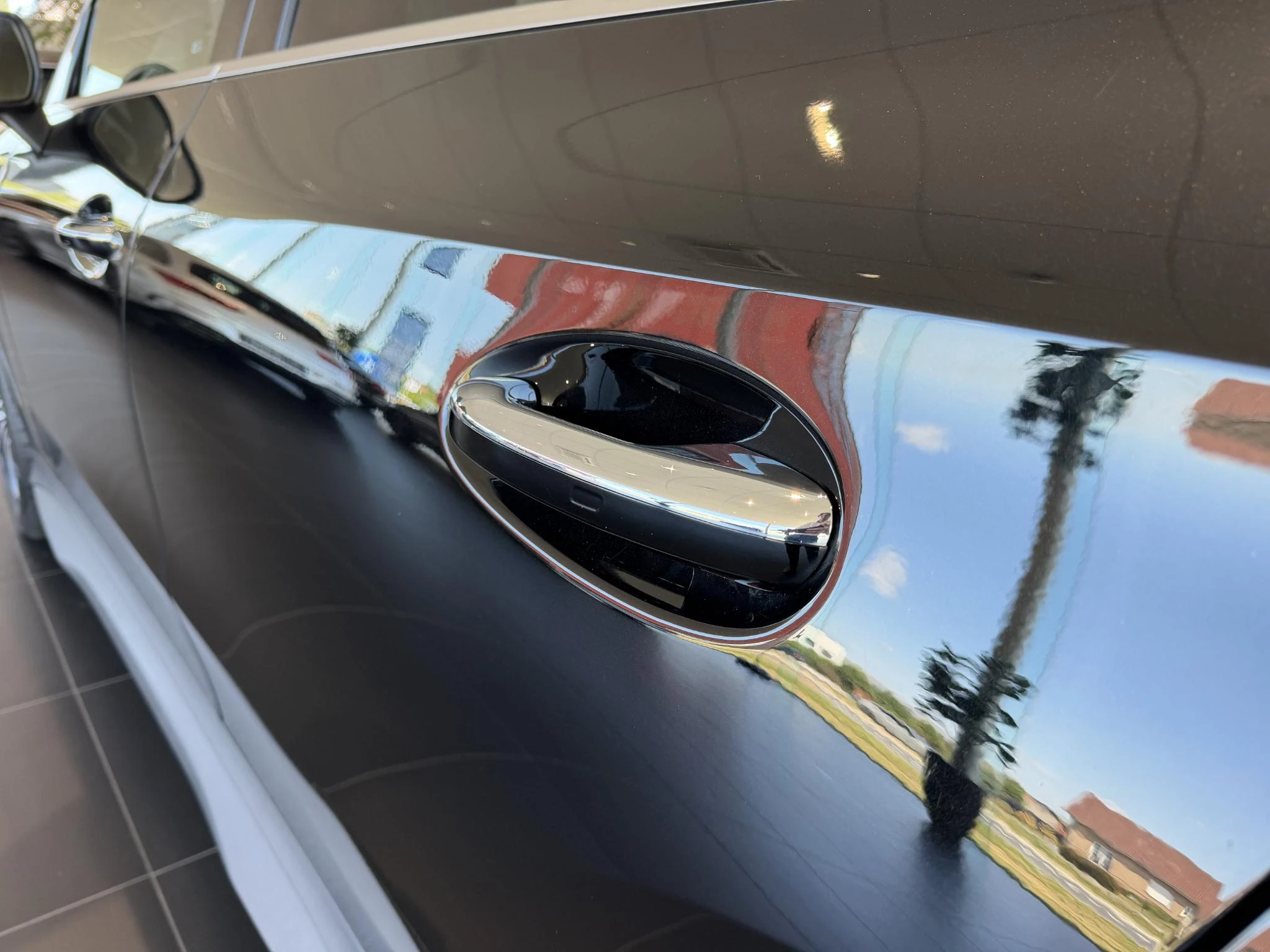 Mercedes-Benz-GLC-image-12