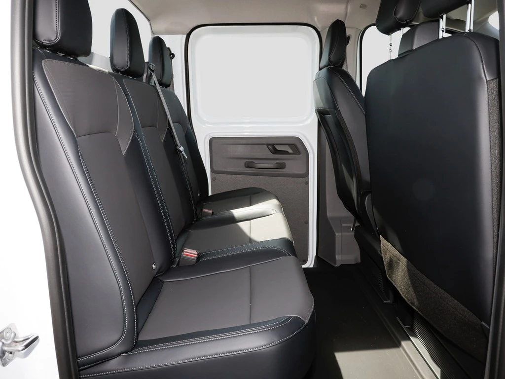 Volkswagen-Transporter-image-7