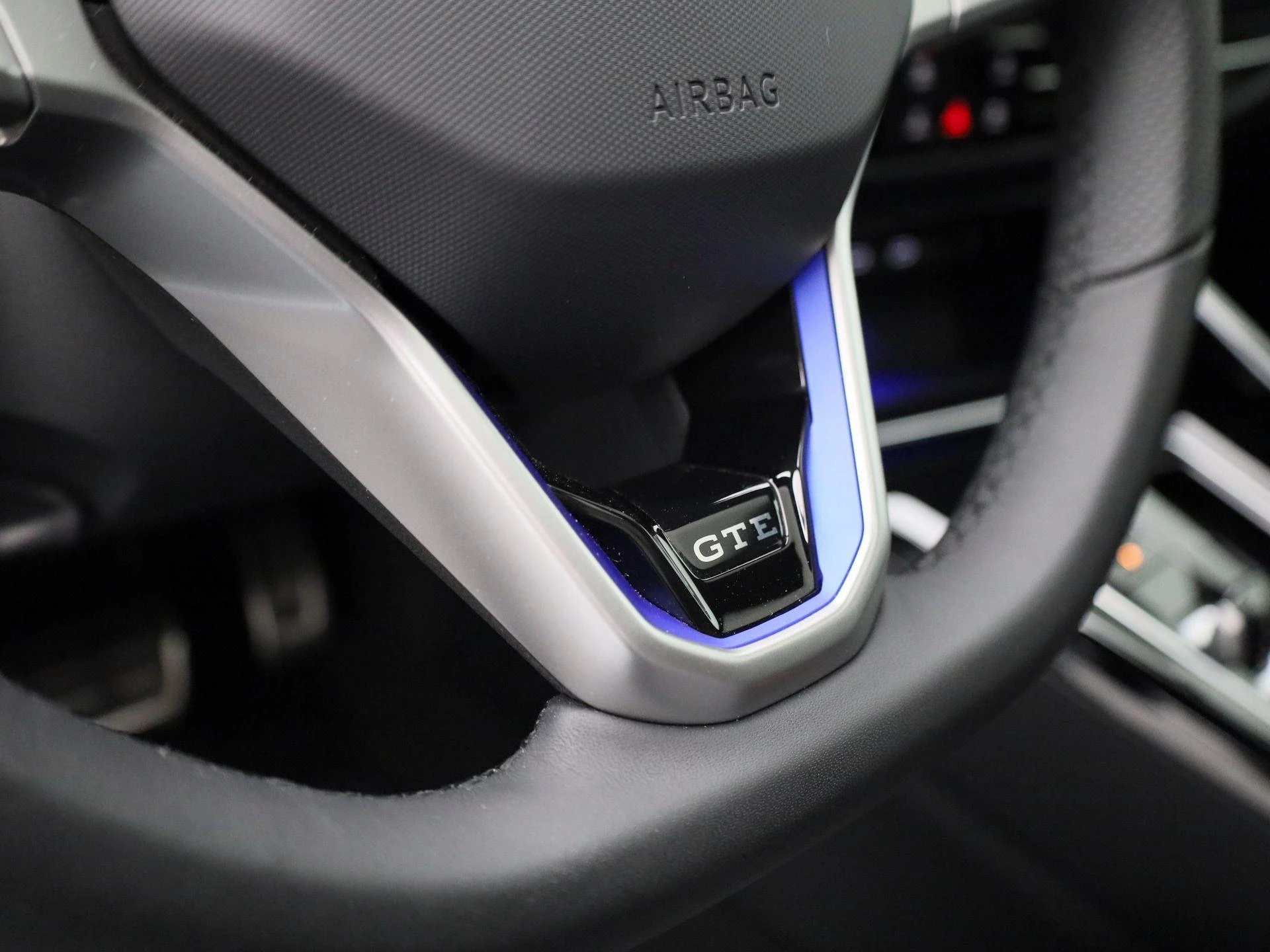 Volkswagen-Golf-image-32