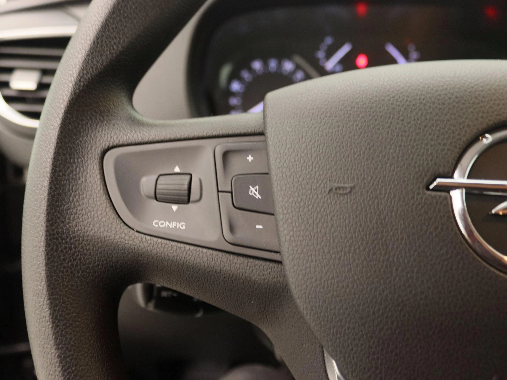 Opel-Vivaro-image-17