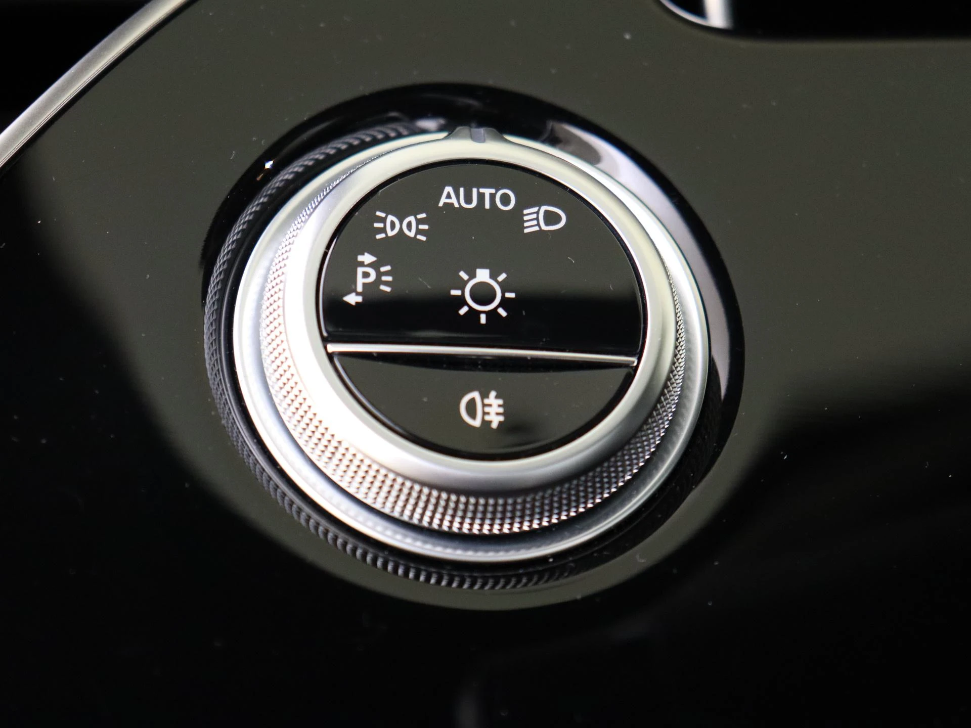 Mercedes-Benz-E-Klasse-image-24