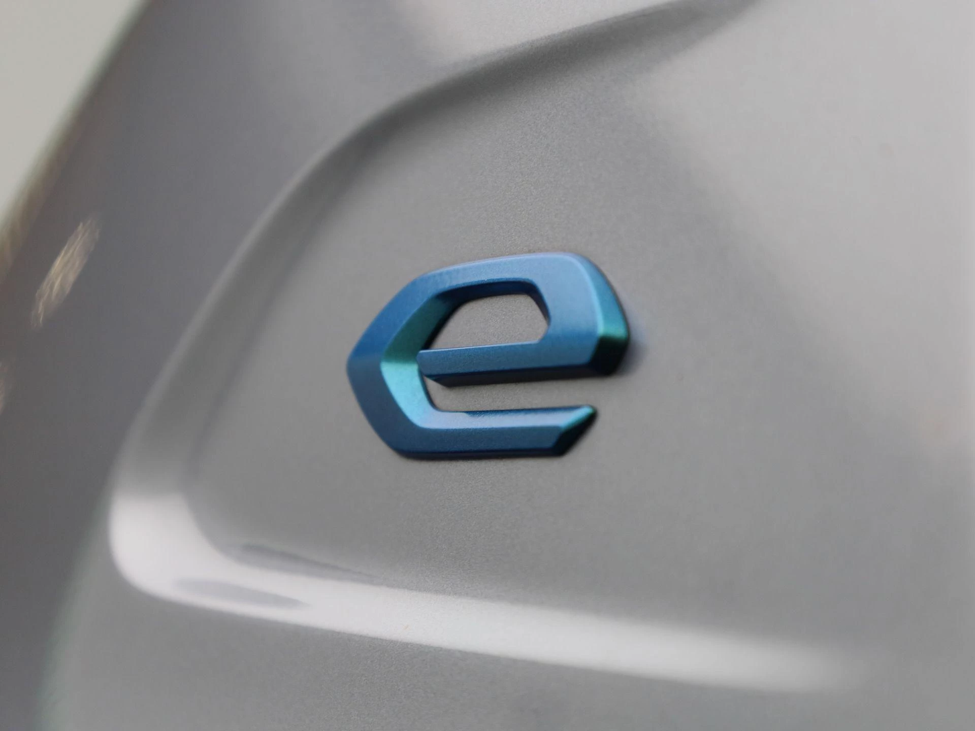 Peugeot-e-208-image-33