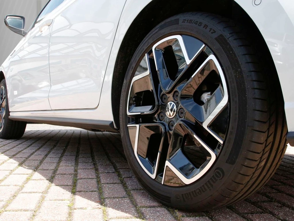 Volkswagen Polo 1.0 TSI DSG R-Line 17" LM NAVI RFK PANO LED VC