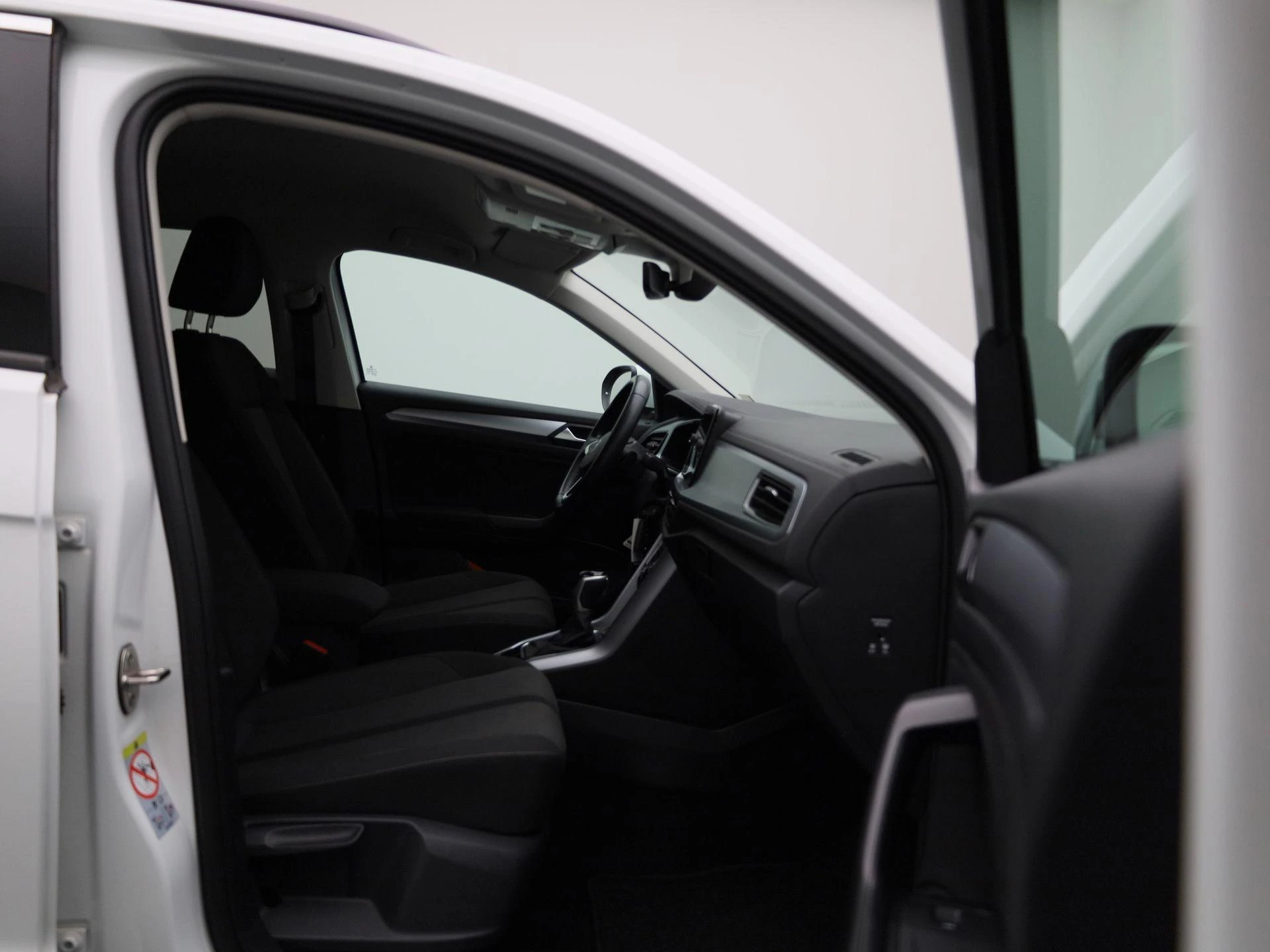 Volkswagen-T-Roc-image-31