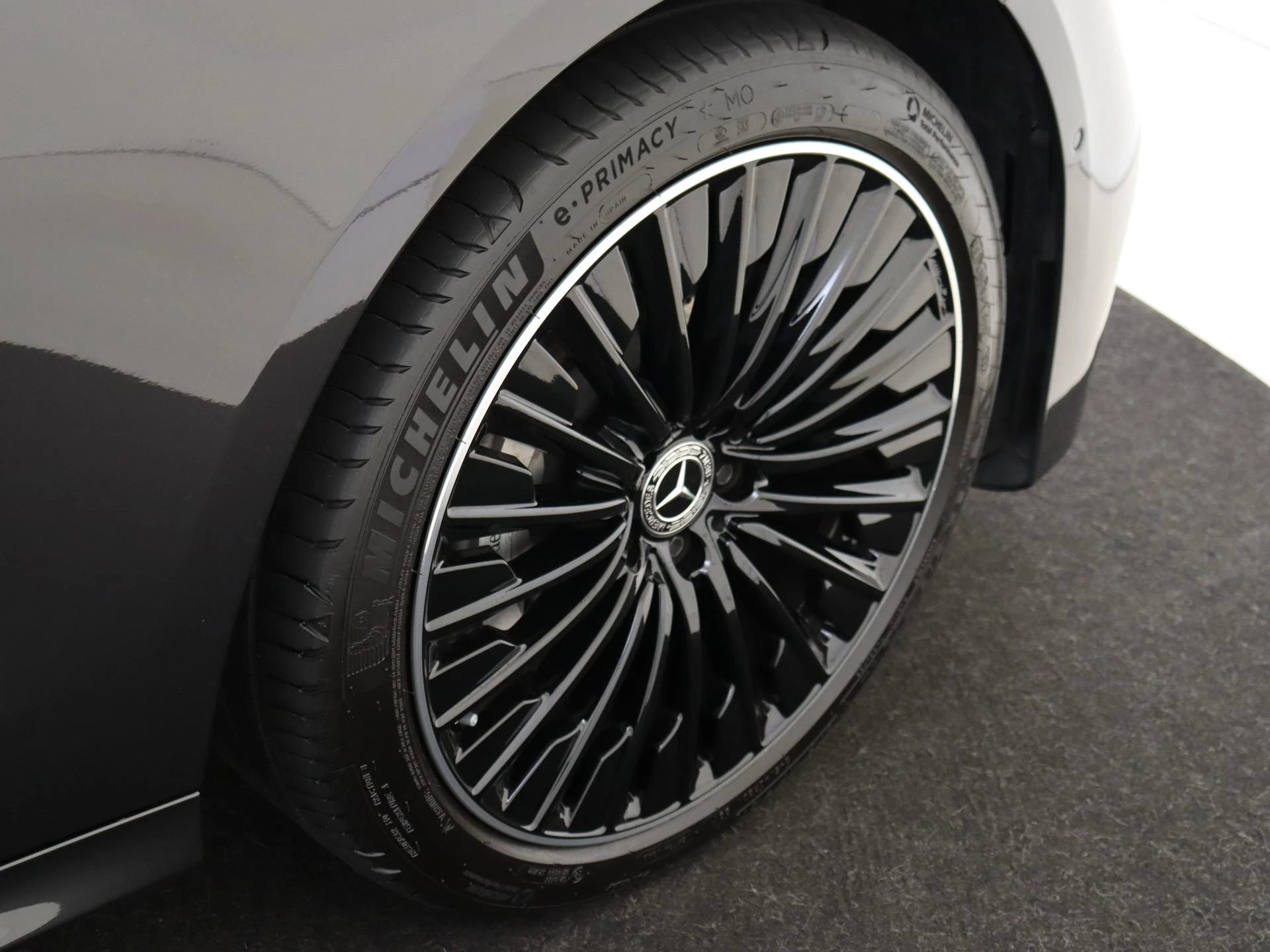 Mercedes-Benz-E-Klasse-image-32