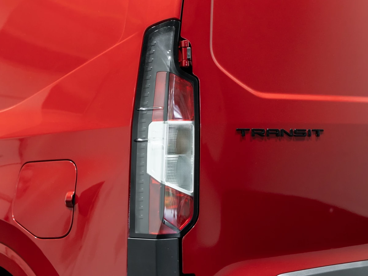 Ford-Transit Courier-image-6