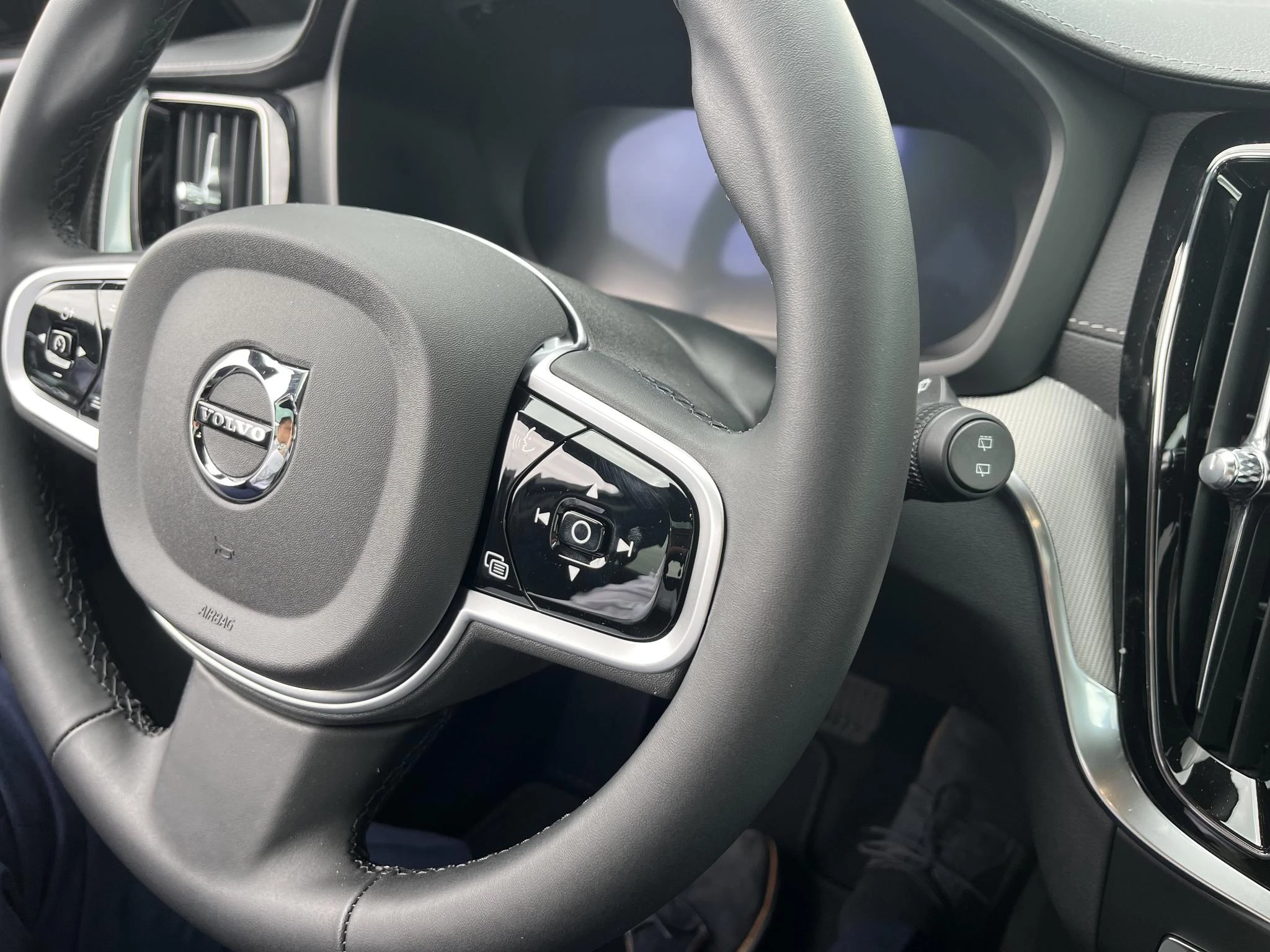 Volvo V60 T8 Plug-in hybrid AWD Ultra Dark