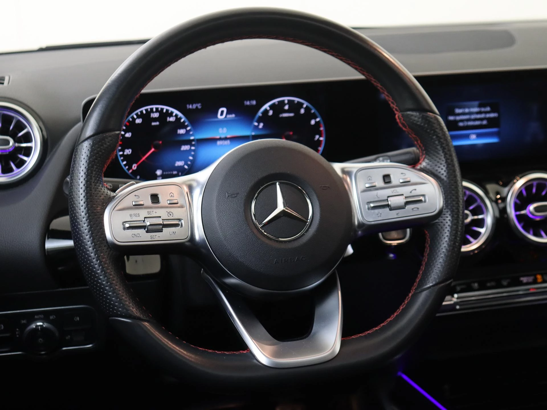Mercedes-Benz-A-Klasse-image-9