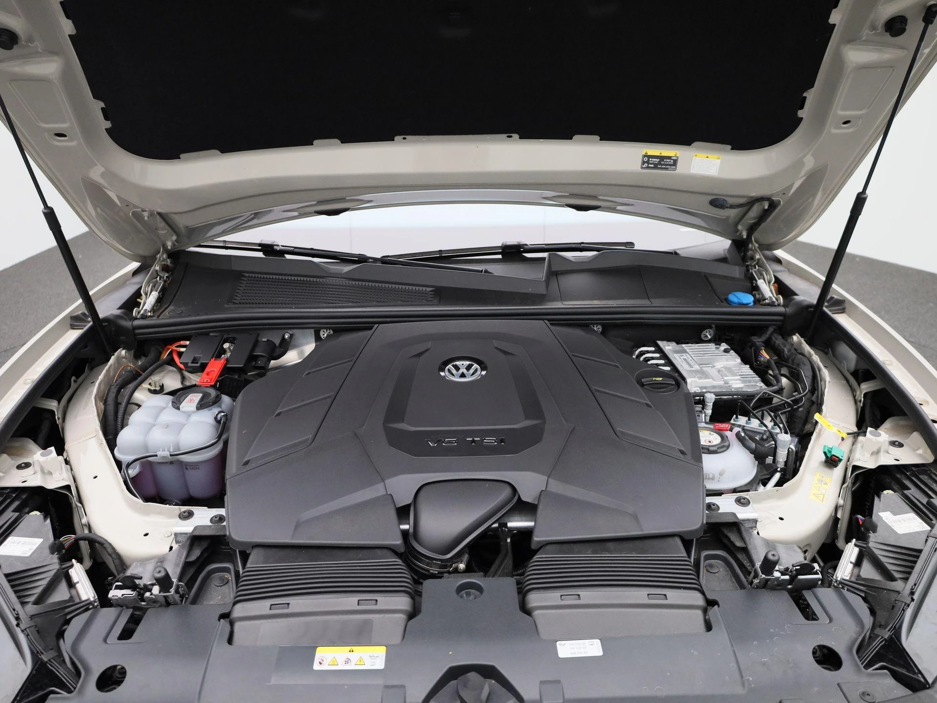 Volkswagen-Touareg-image-62