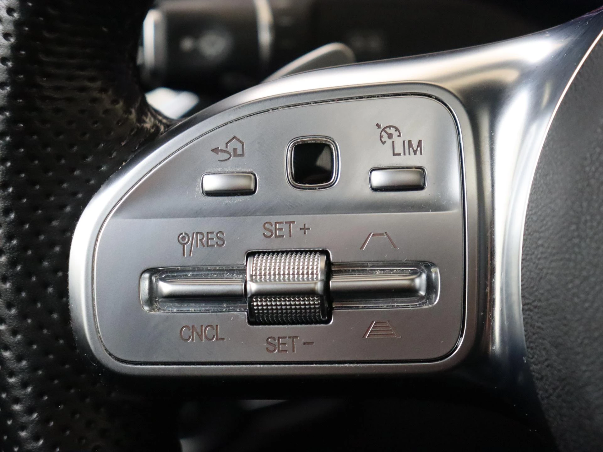 Mercedes-Benz-GLC-image-12