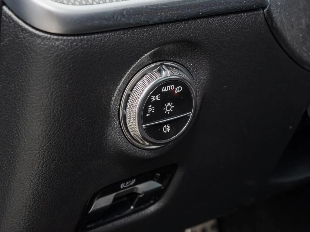 Mercedes-Benz-C-Klasse 300-image-15