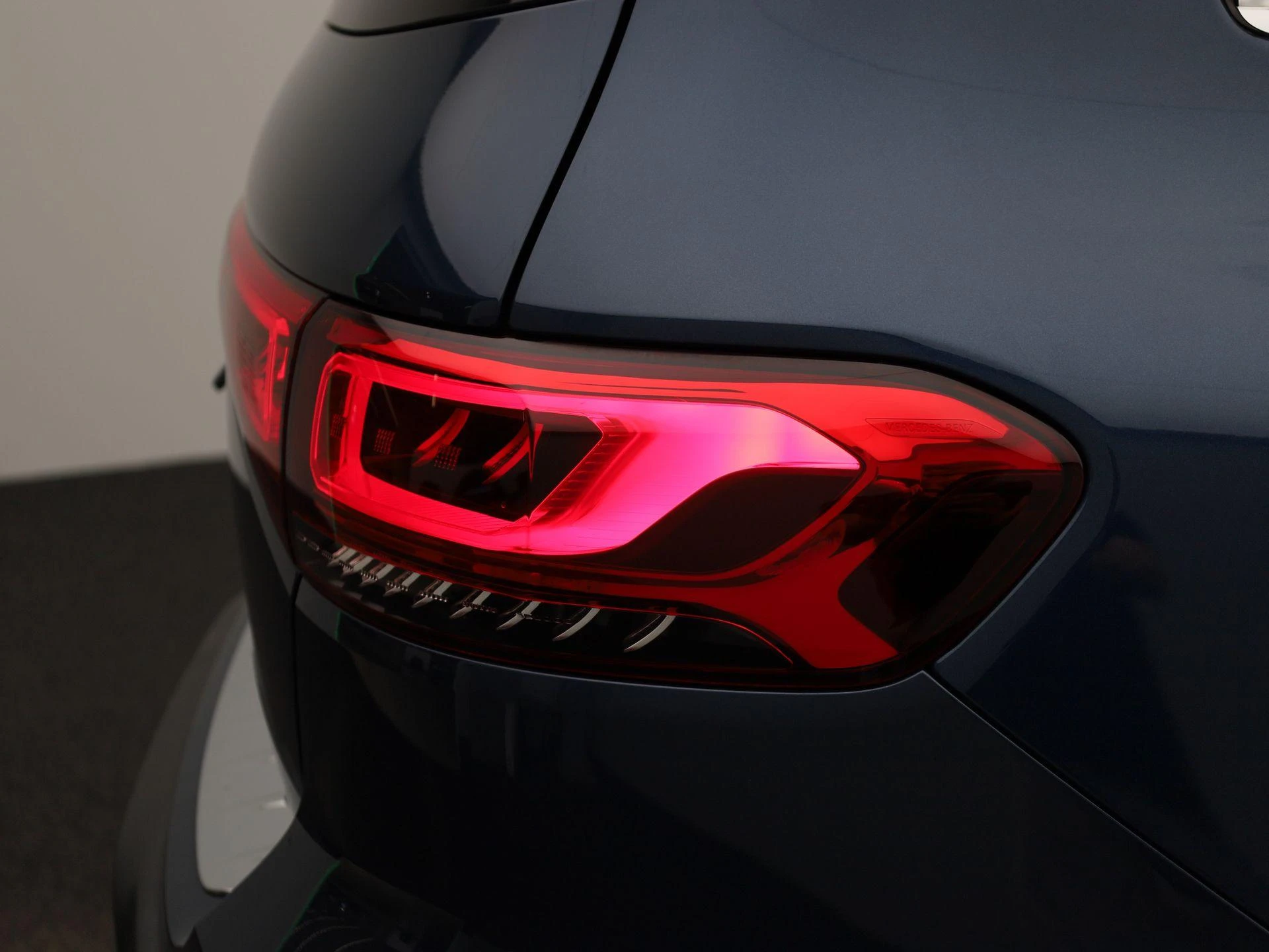 Mercedes-Benz-EQB-image-47