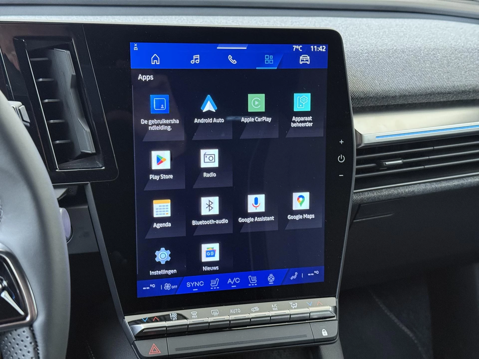 Renault-Megane E-Tech-image-19